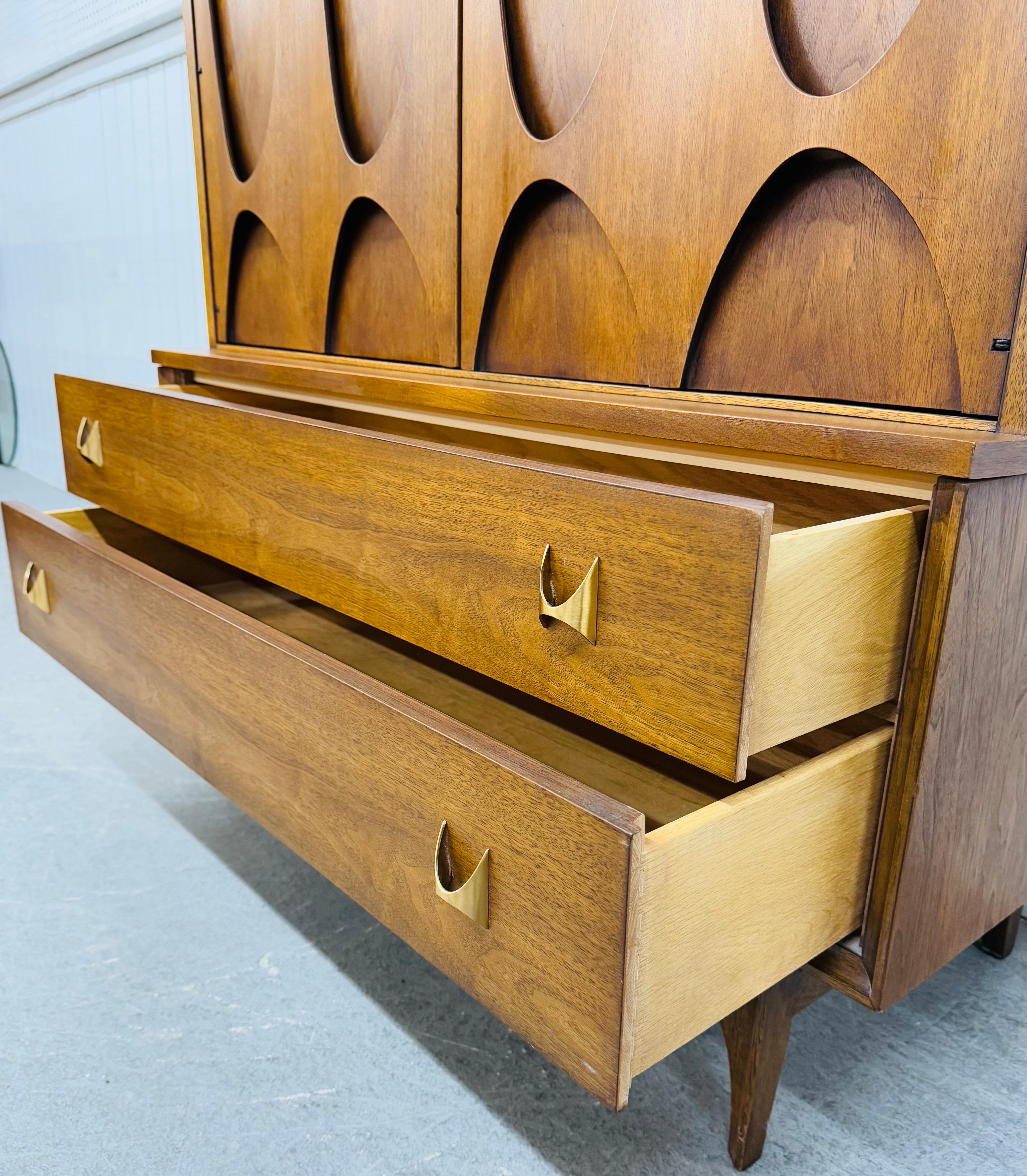 Mid-Century Modern Broy Modern Broyhill Brasilia Hochkommode aus Nussbaumholz 3