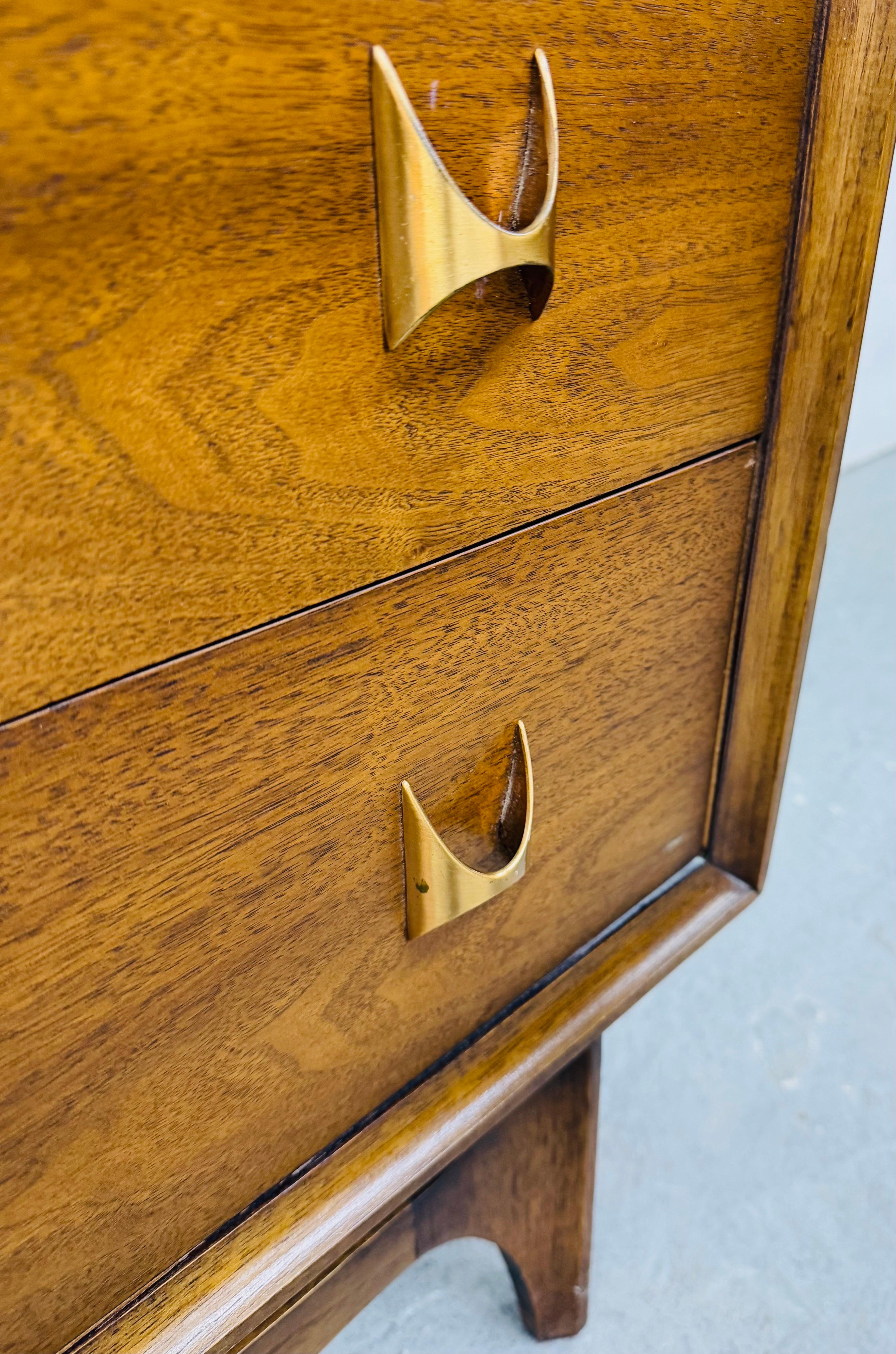 Mid-Century Modern Broy Modern Broyhill Brasilia Hochkommode aus Nussbaumholz 4