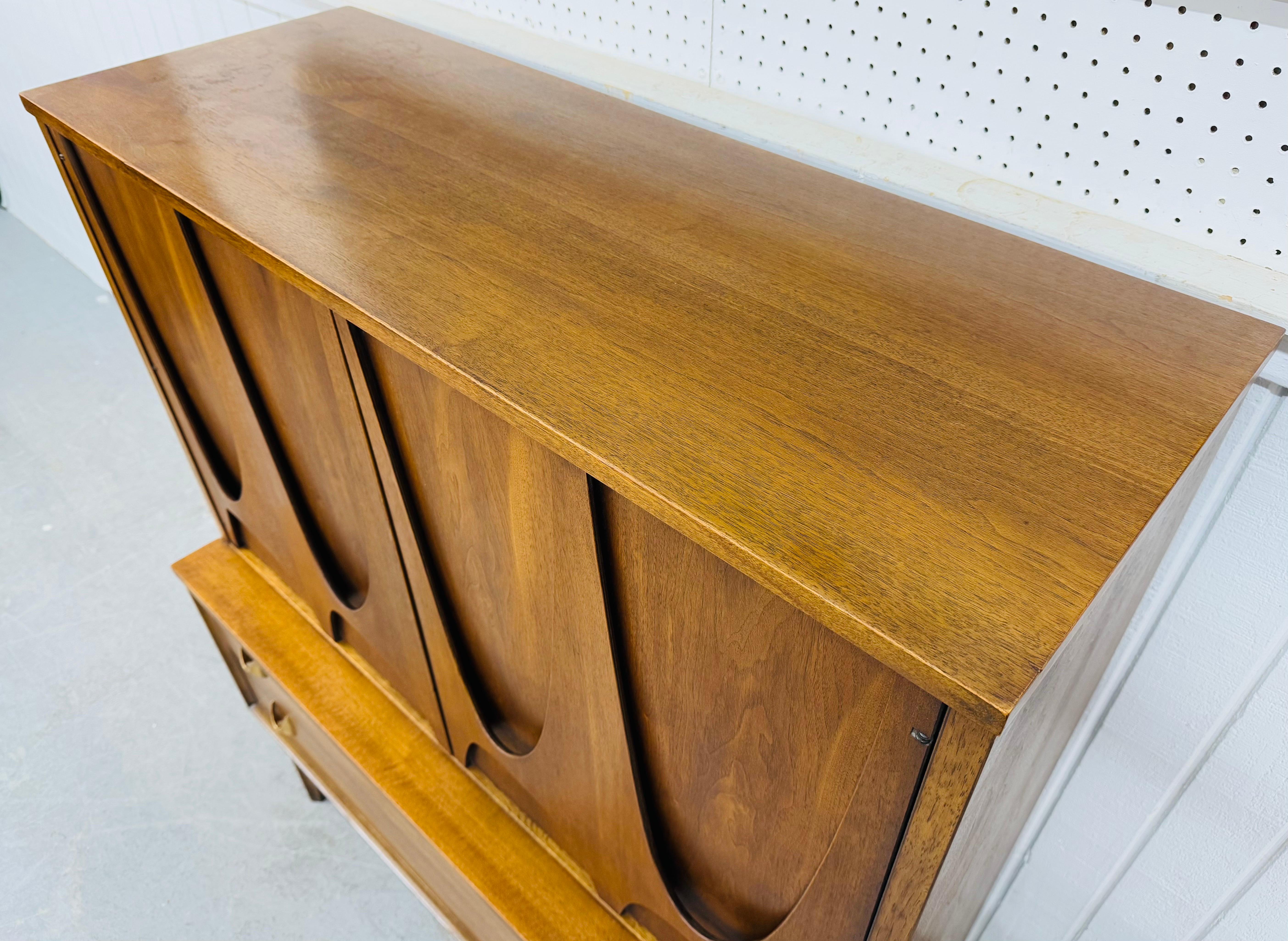 Mid-Century Modern Broy Modern Broyhill Brasilia Hochkommode aus Nussbaumholz (20. Jahrhundert)