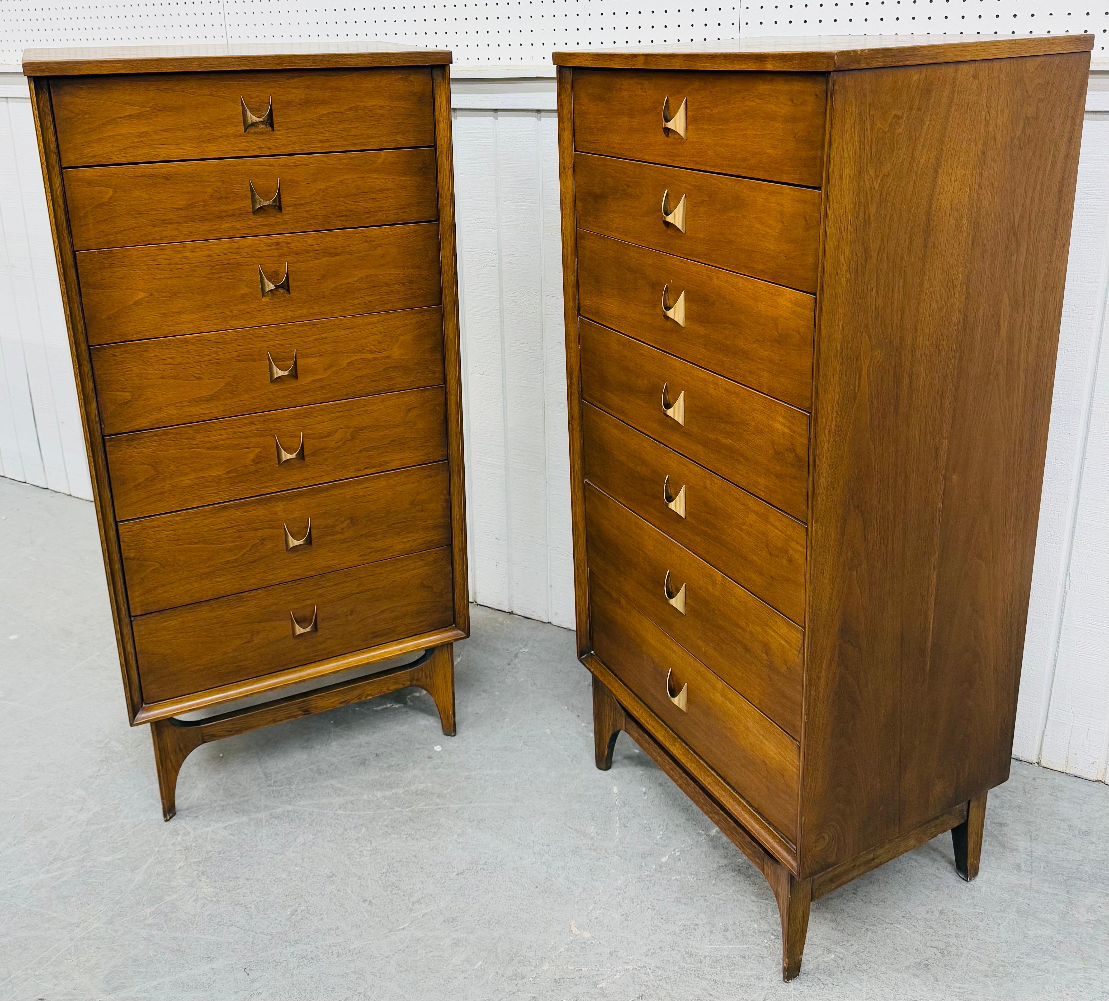 Mid-Century moderno Cassapanche per lingerie in noce Broyhill Brasilia - Set di 2 in vendita