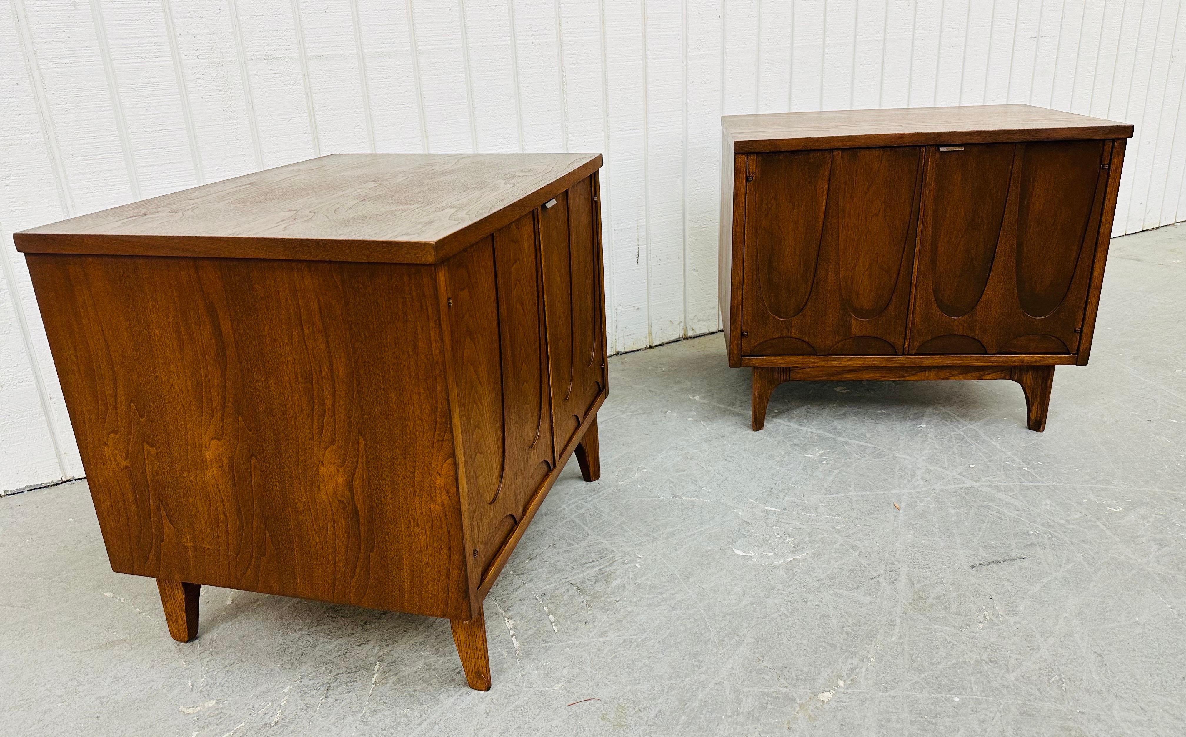 This listing is for a pair of Mid-Century Modern Broyhill Brasilia Walnut Nightstands. Featuring a straight line design, two doors with the iconic sculpted Brasilia design, open storage space inside, modern legs, and a beautiful walnut finish. This