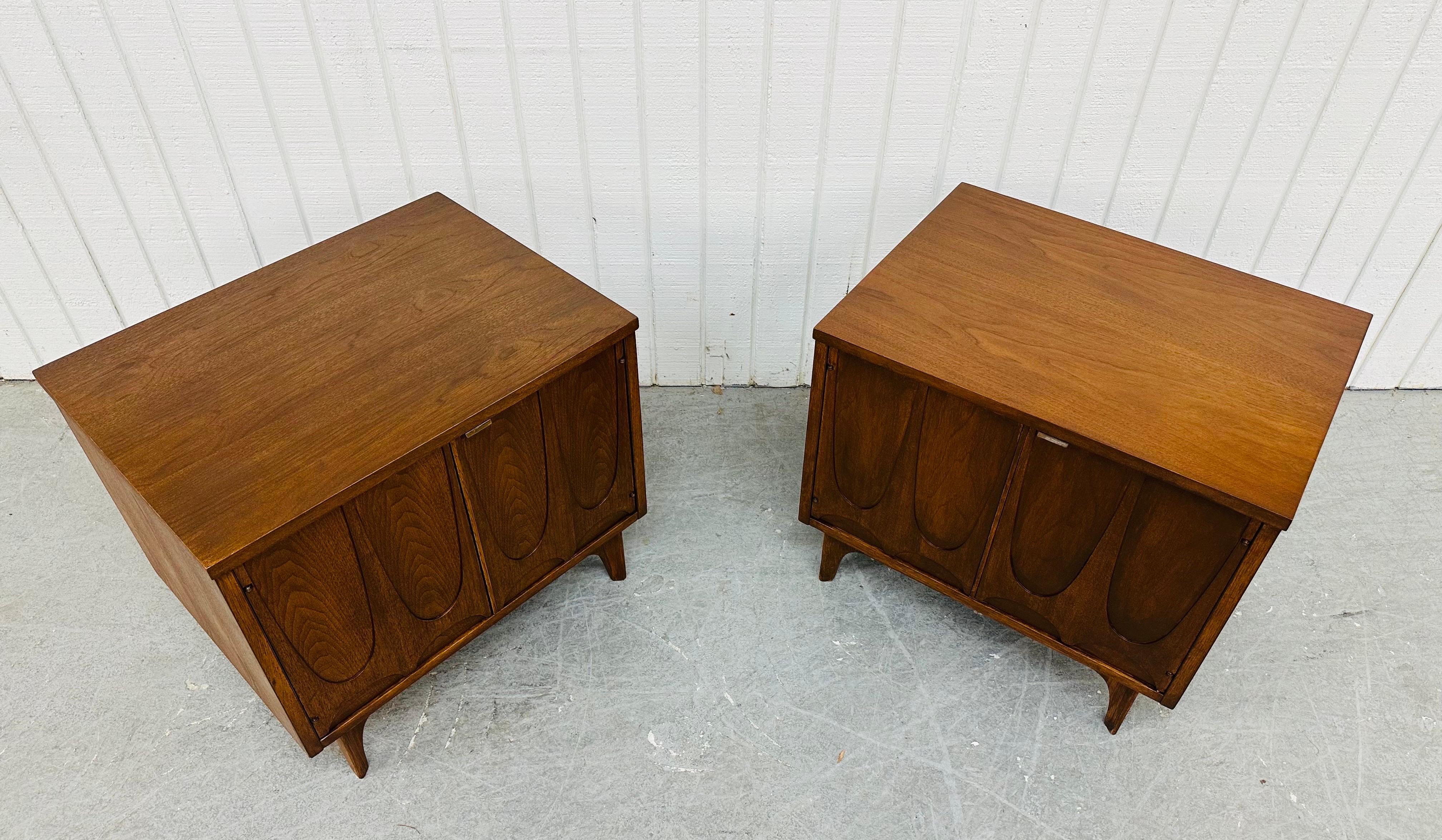 20th Century Mid-Century Modern Broyhill Brasilia Walnut Nightstands - Set of 2