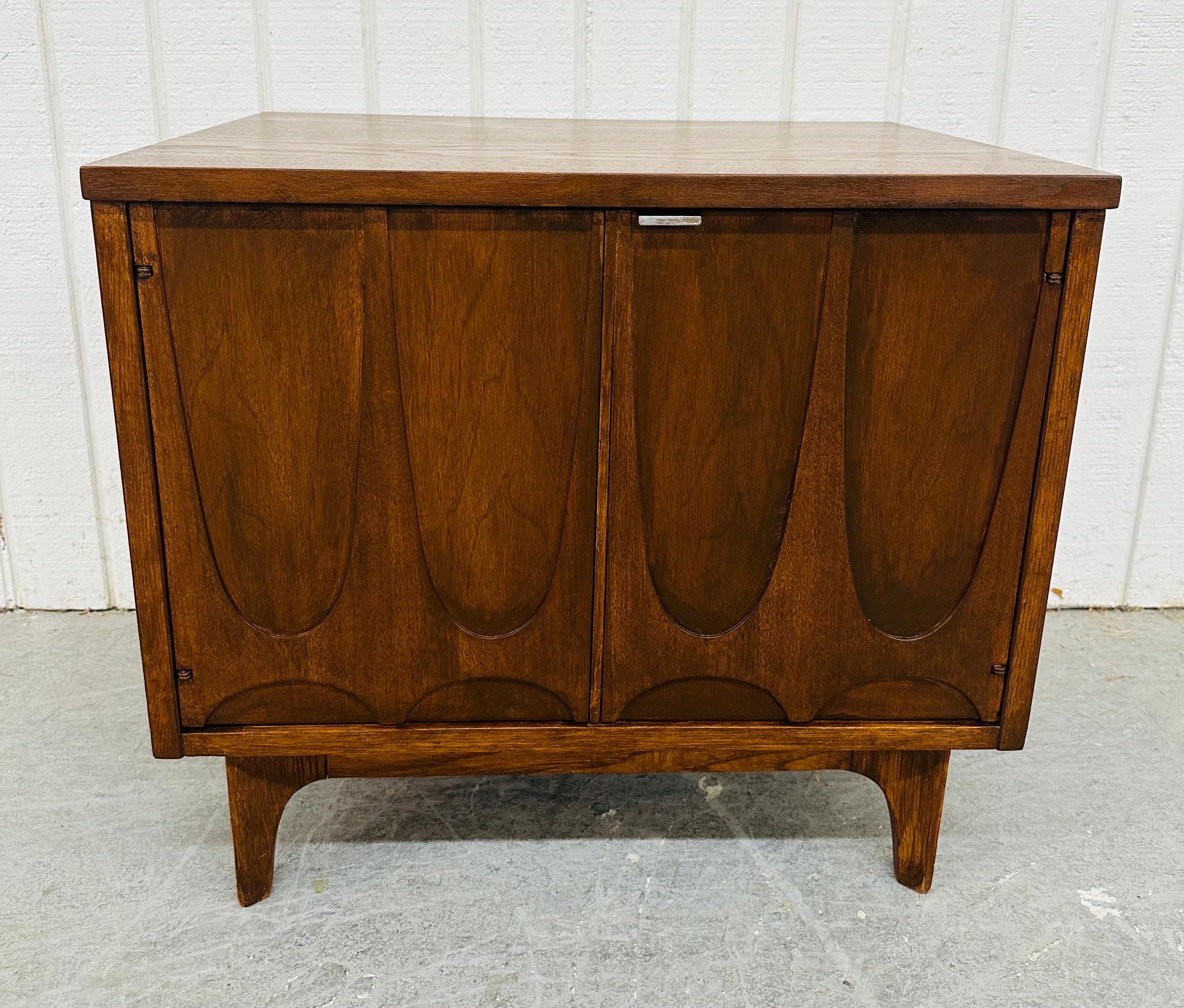 Mid-Century Modern Broyhill Brasilia Walnut Nightstands - Set of 2 1