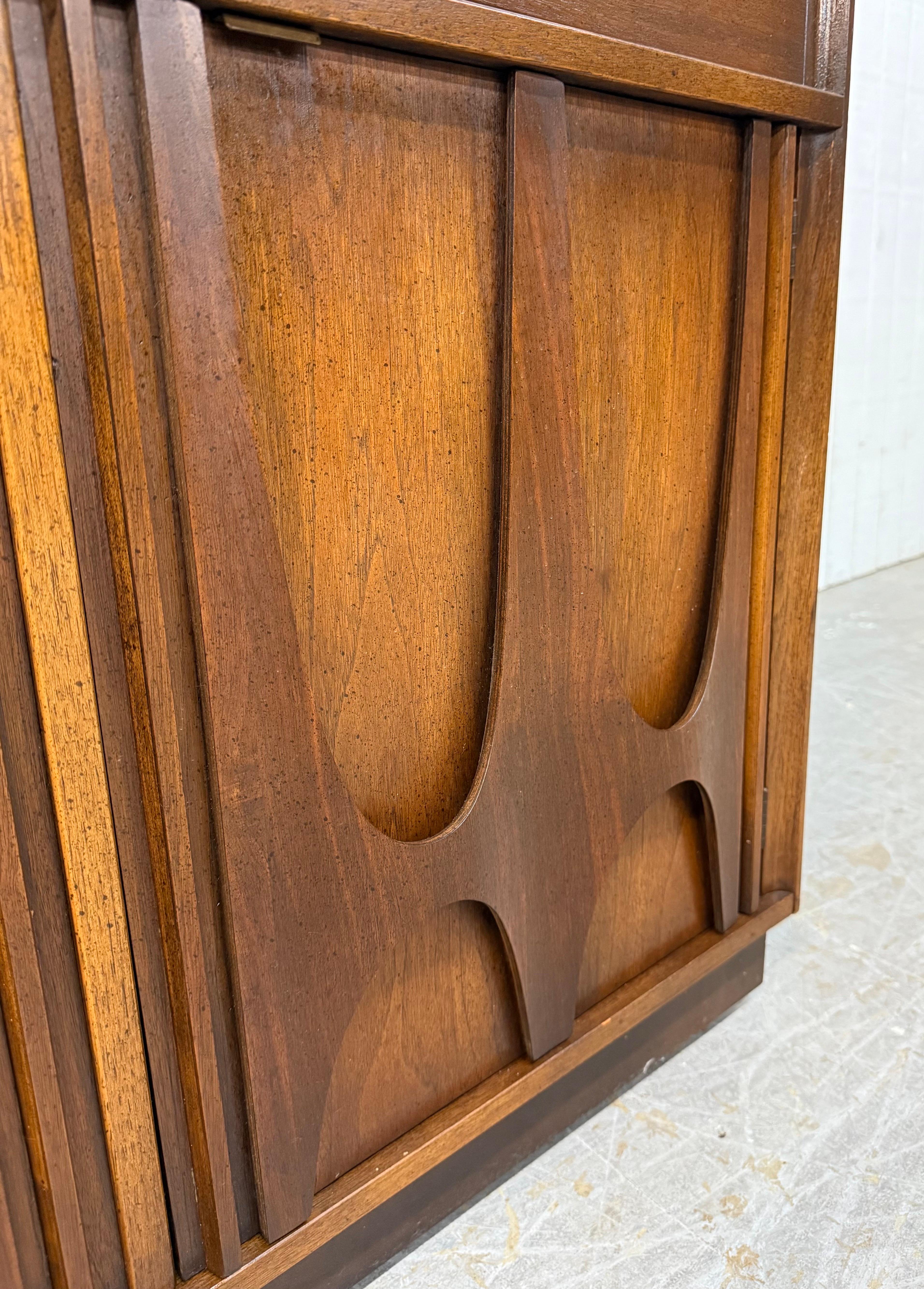Mid-Century Modern Broyhill Brasilia Walnut Serving Cart For Sale 5
