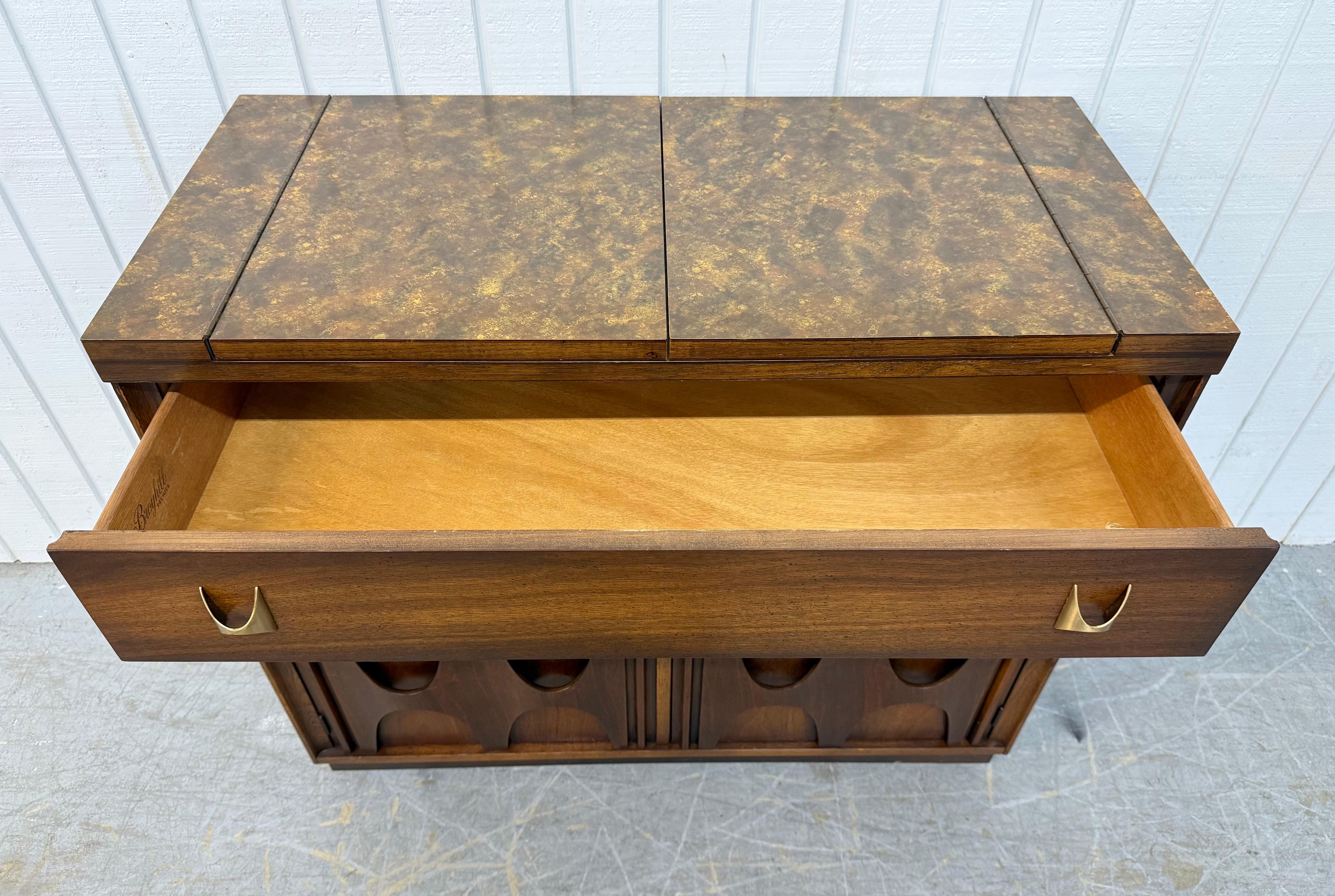 Mid-Century Modern Broyhill Brasilia Walnut Serving Cart For Sale 1