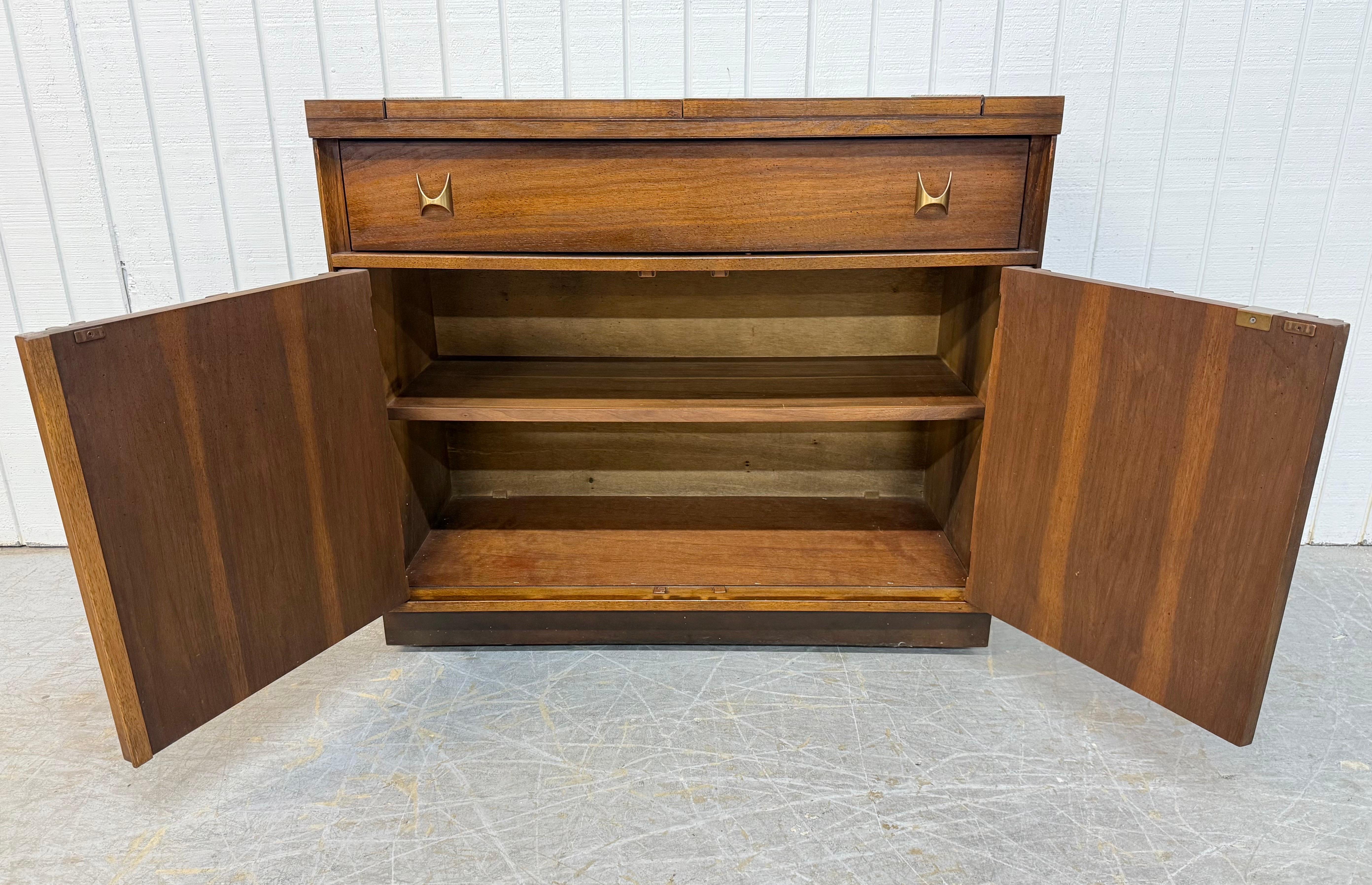 Mid-Century Modern Broyhill Brasilia Walnut Serving Cart For Sale 2