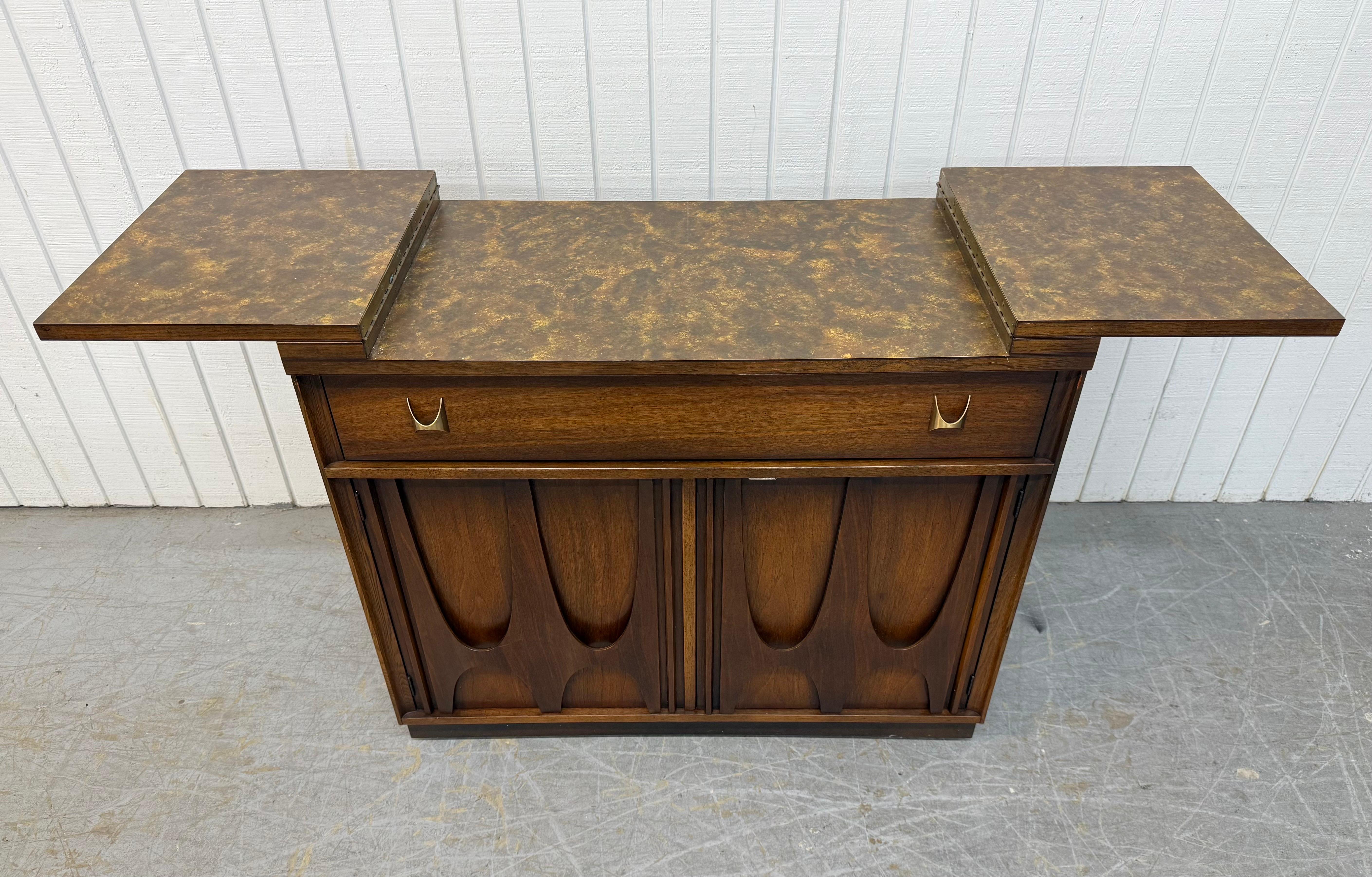 Mid-Century Modern Broyhill Brasilia Walnut Serving Cart For Sale 3