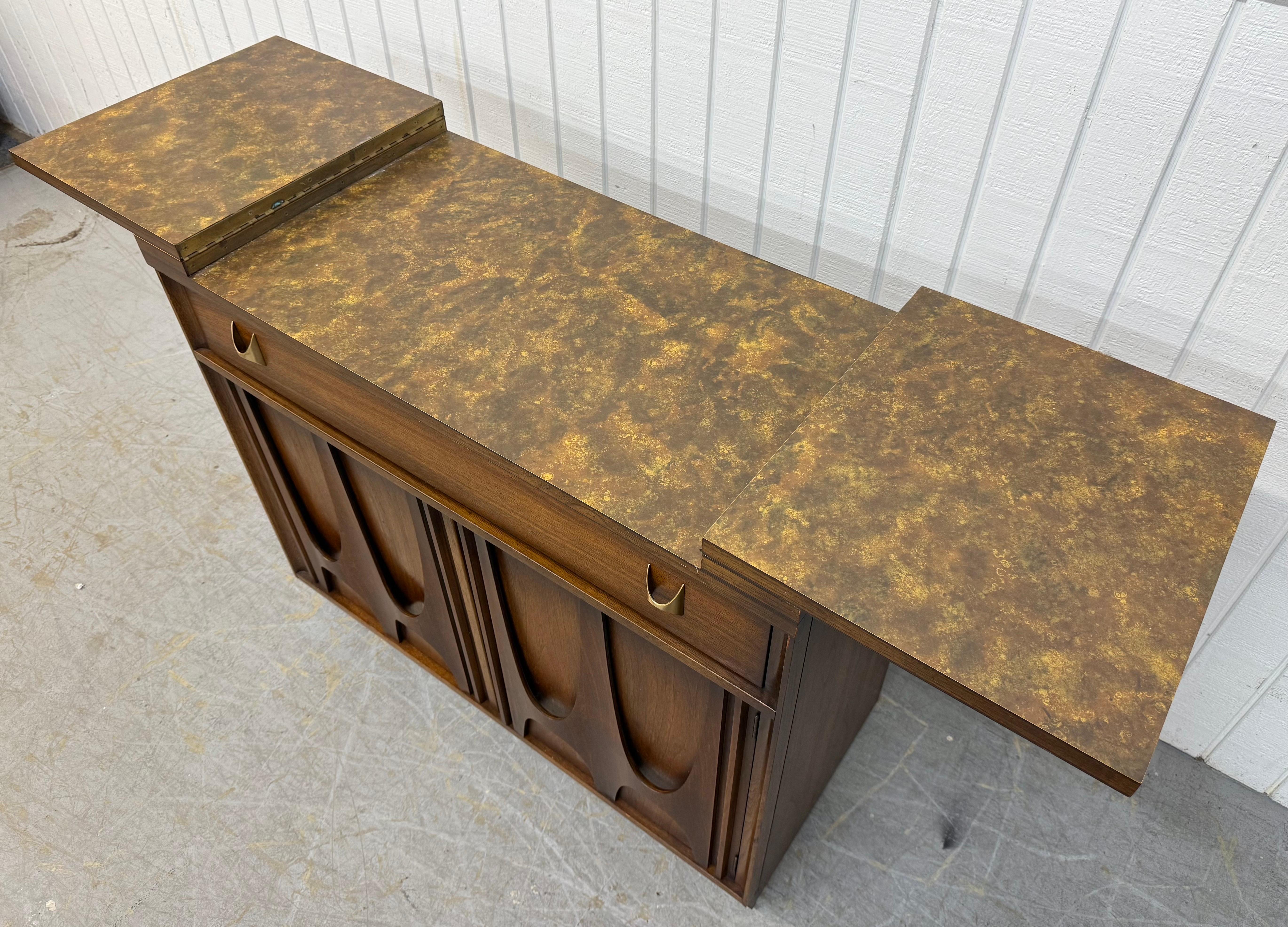 Mid-Century Modern Broyhill Brasilia Walnut Serving Cart For Sale 4