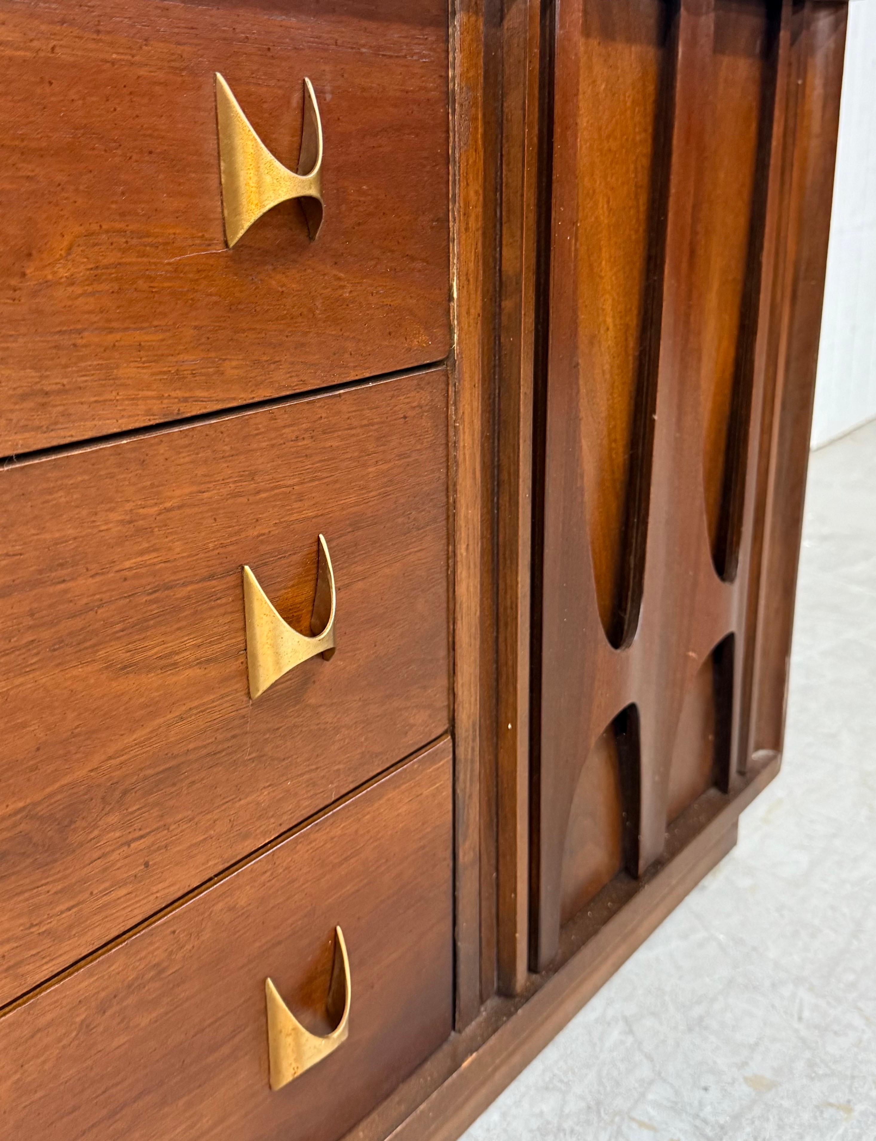 Mid-Century Modern Broyhill Brasilia Walnut Sideboard 4