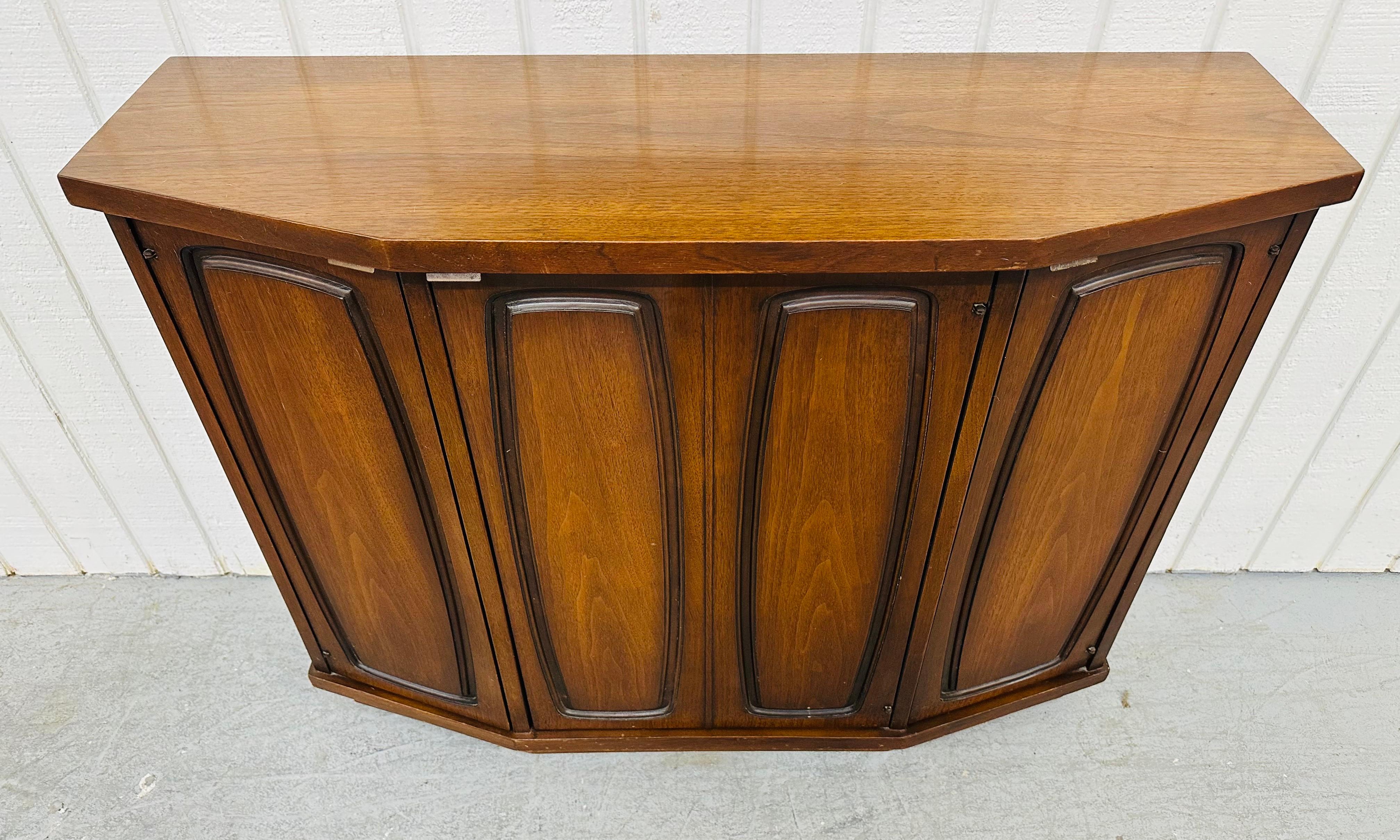 Mid-Century Modern Broyhill Emphasis Console & Mirror In Good Condition In Clarksboro, NJ