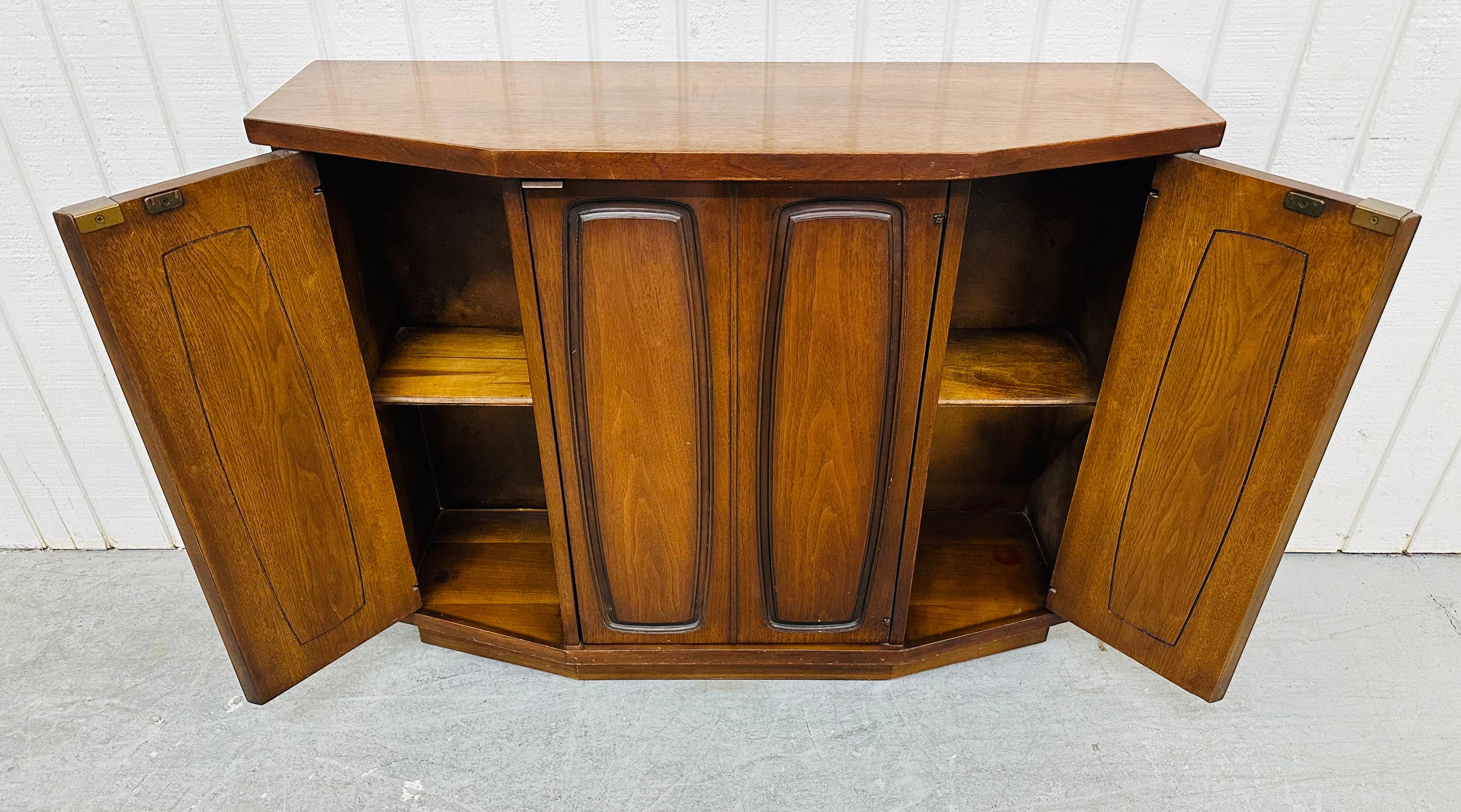 Mid-Century Modern Broyhill Emphasis Console & Mirror 1