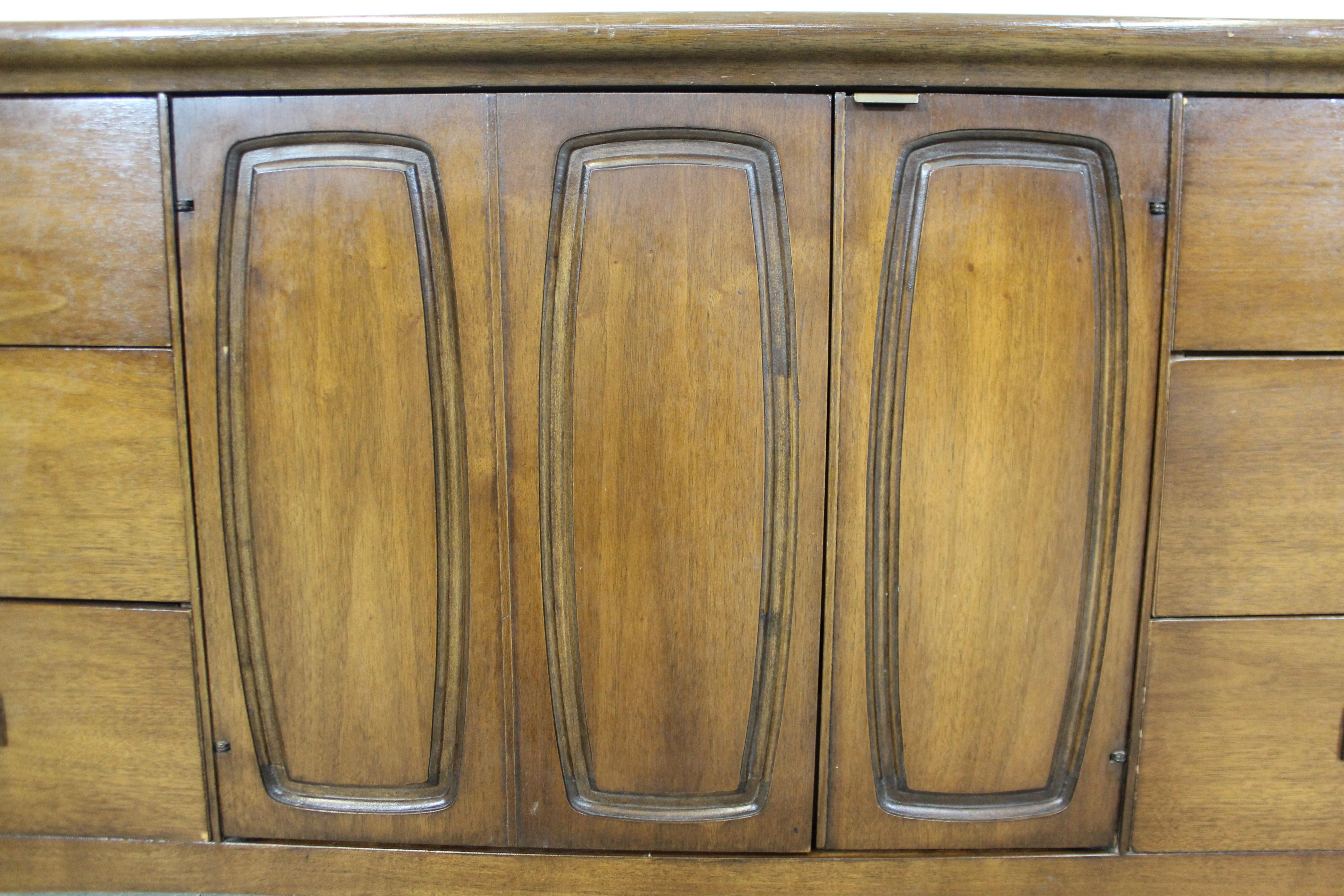 Mid-20th Century Mid-Century Modern Broyhill 'Emphasis' Walnut Credenza Dresser