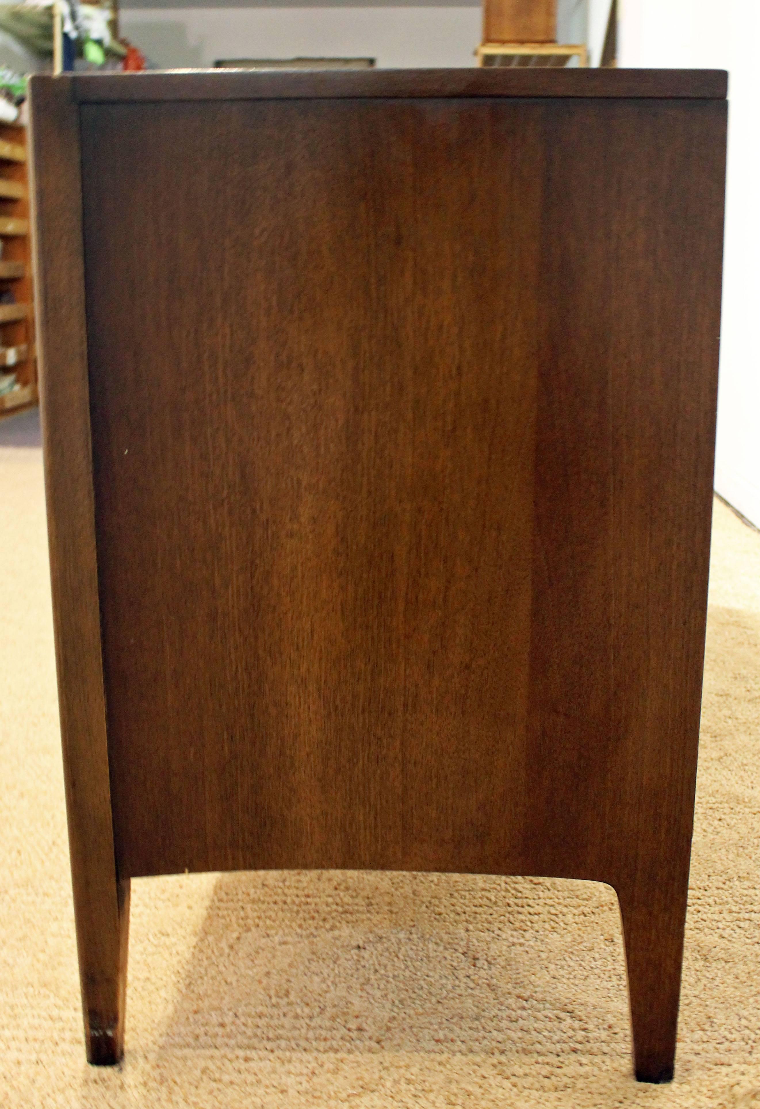 Mid-Century Modern Broyhill Emphasis Walnut Credenza In Good Condition In Wilmington, DE