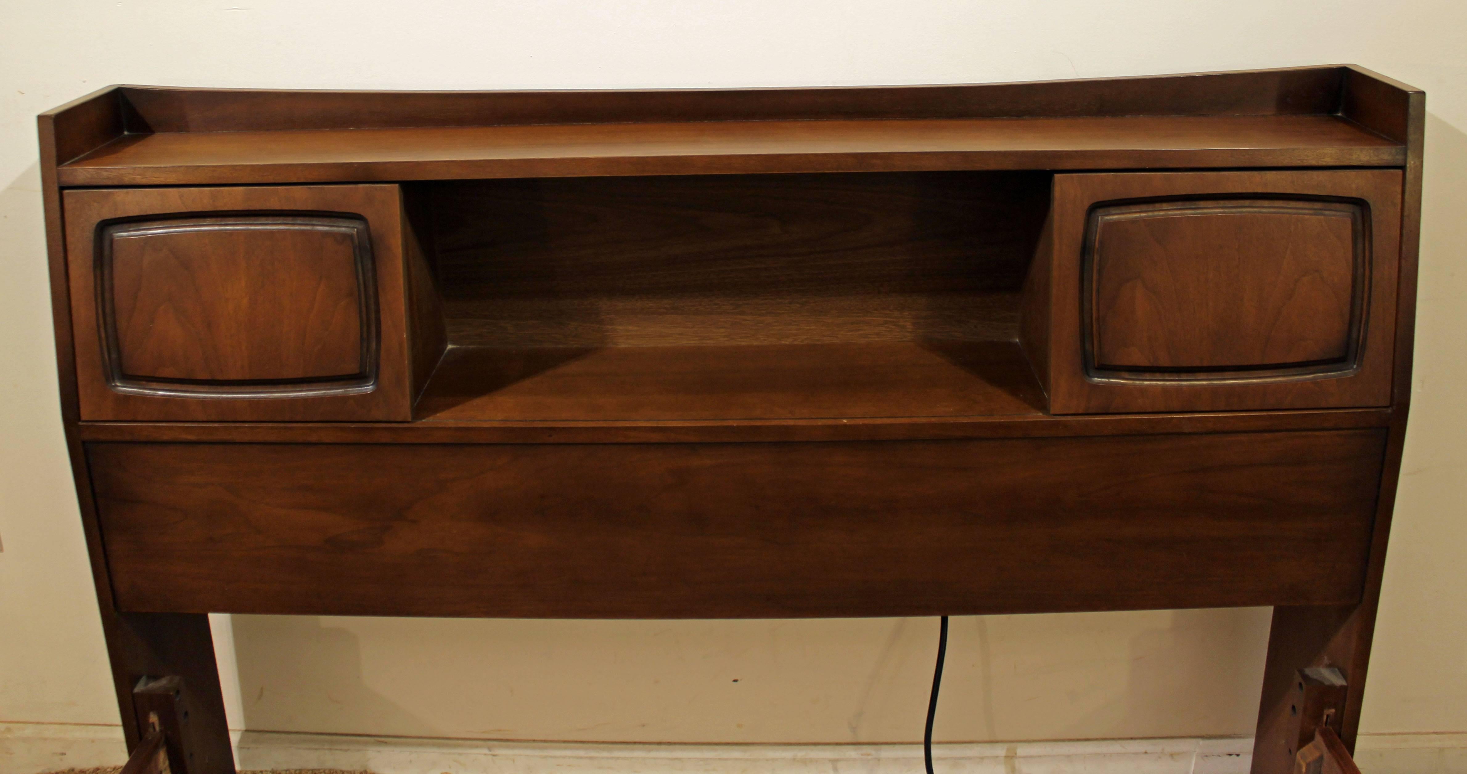 Noyer Cadre de lit bibliothèque taille normale Broyhill Emphasis Walnut Mid-Century Modern