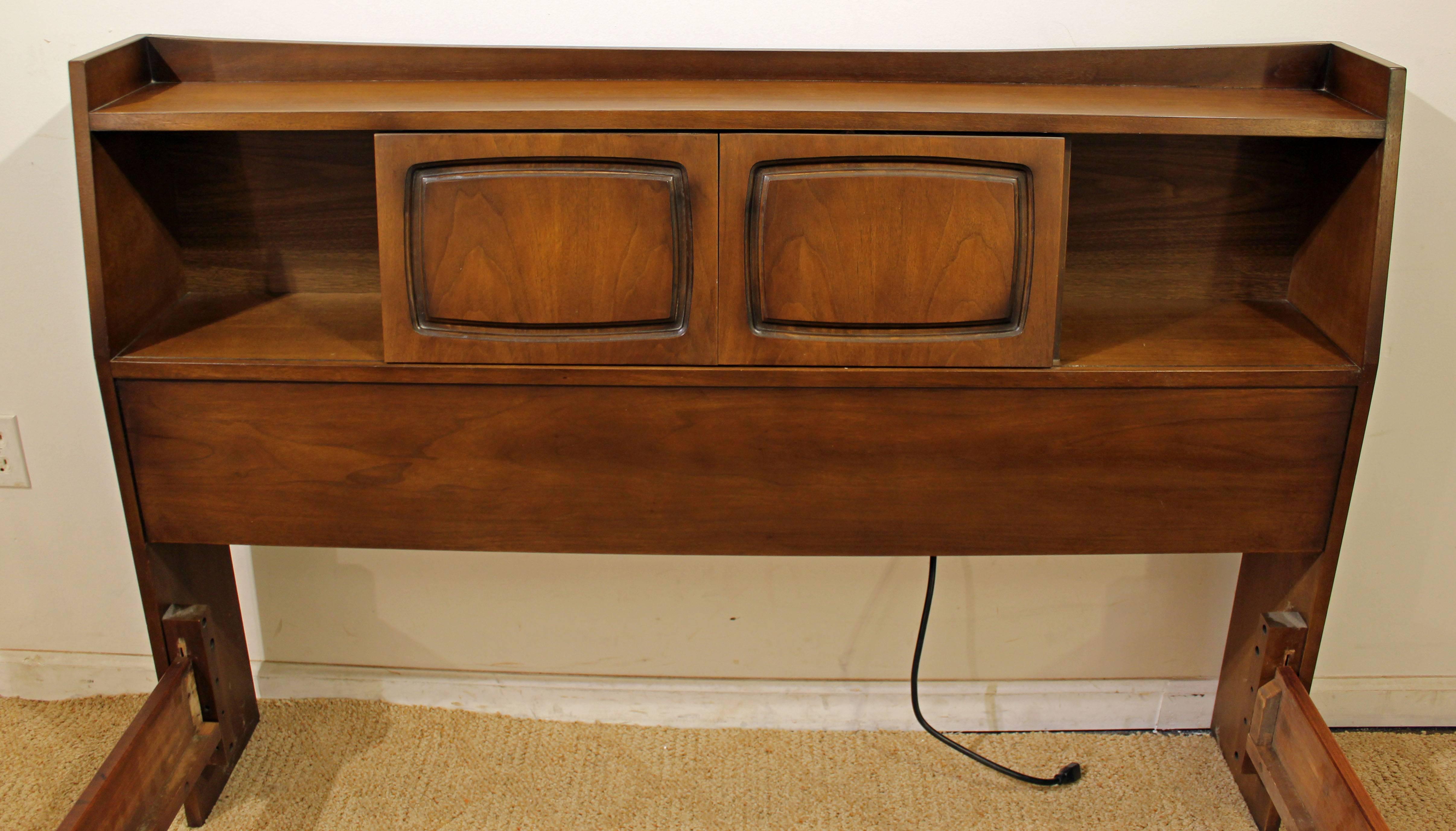 Cadre de lit bibliothèque taille normale Broyhill Emphasis Walnut Mid-Century Modern 1