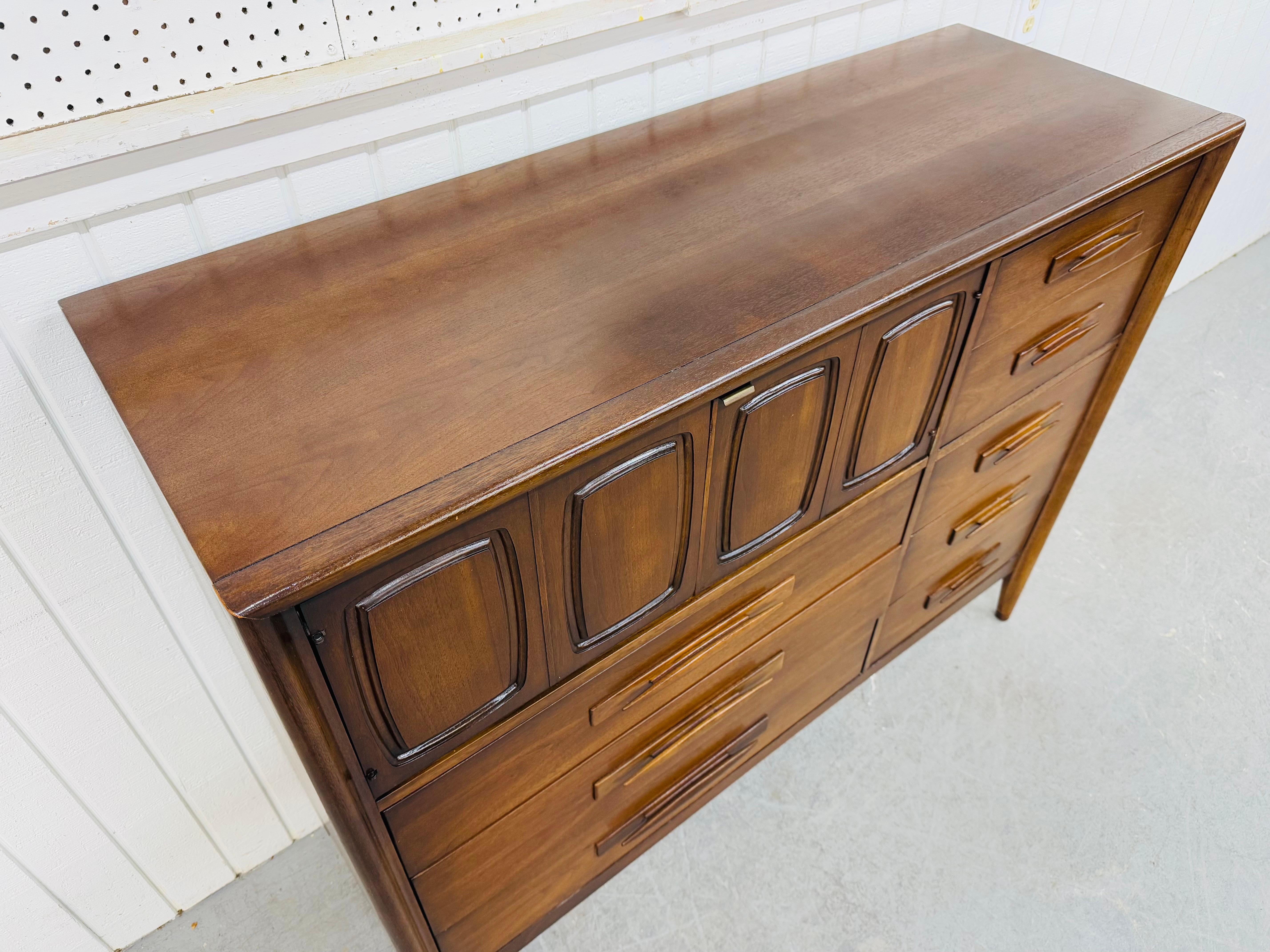 Americano Cassapanca Broyhill Emphasis Walnut Magna, metà secolo moderno in vendita