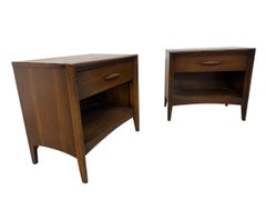Mesillas de noche Broyhill Emphasis Nogal Modernas de Mitad de Siglo - Lote de 2