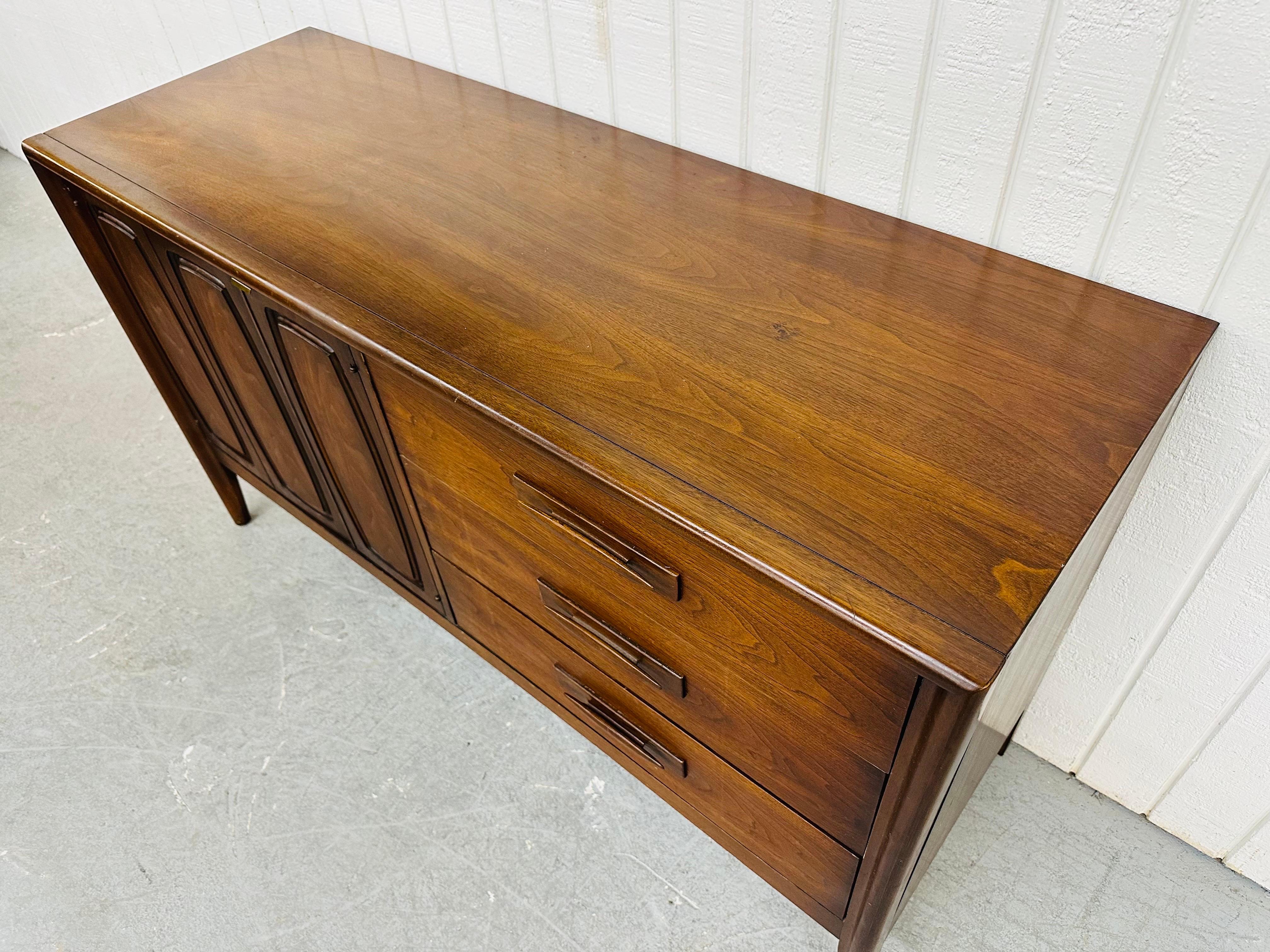 Mid-Century Modern Broyhill Emphasis Walnut Sideboard In Good Condition In Clarksboro, NJ