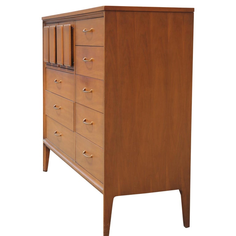 MidCentury Modern Broyhill Gentleman's Chest / Dresser at 1stDibs