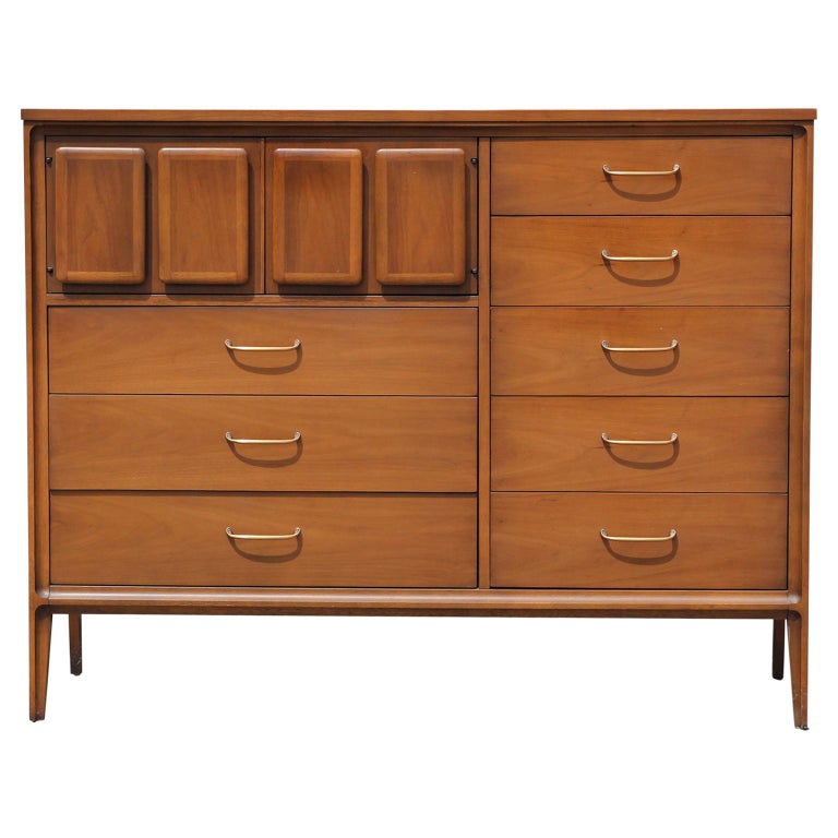 MidCentury Modern Broyhill Gentleman's Chest / Dresser at 1stDibs