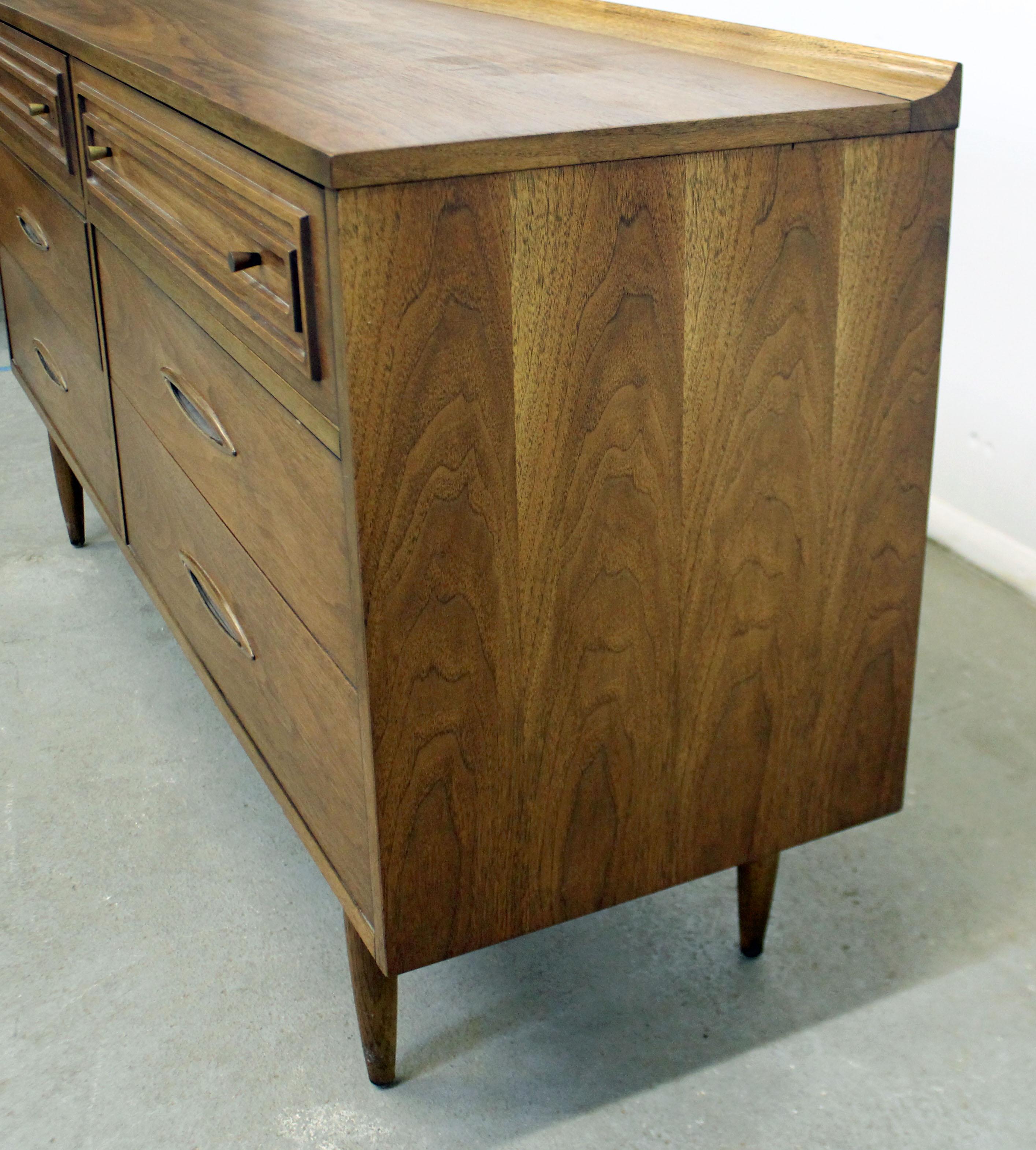 broyhill sculptra dresser