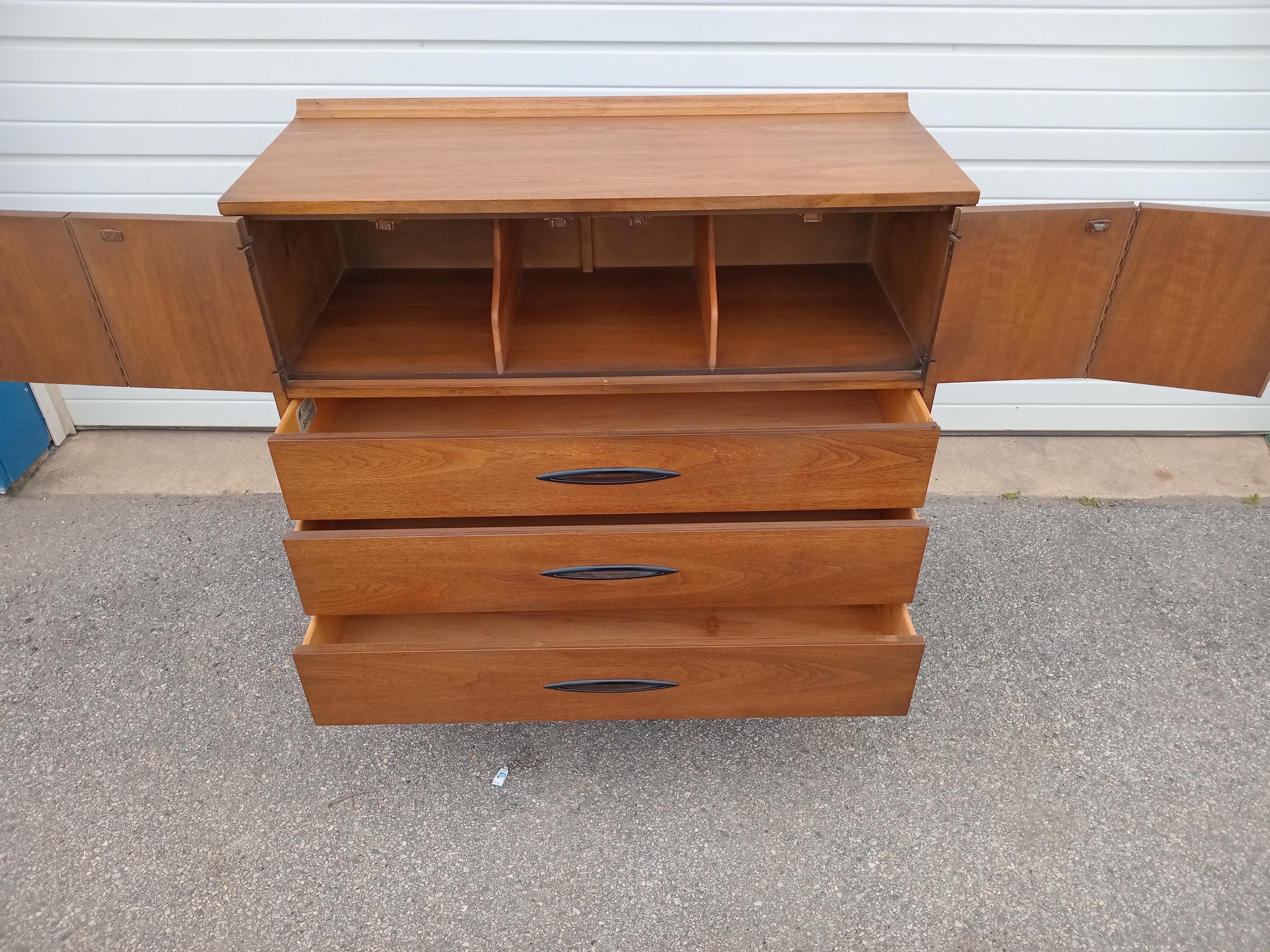 20th Century Mid-Century Modern Broyhill Premier Sculptra Tall Chest of Drawers For Sale