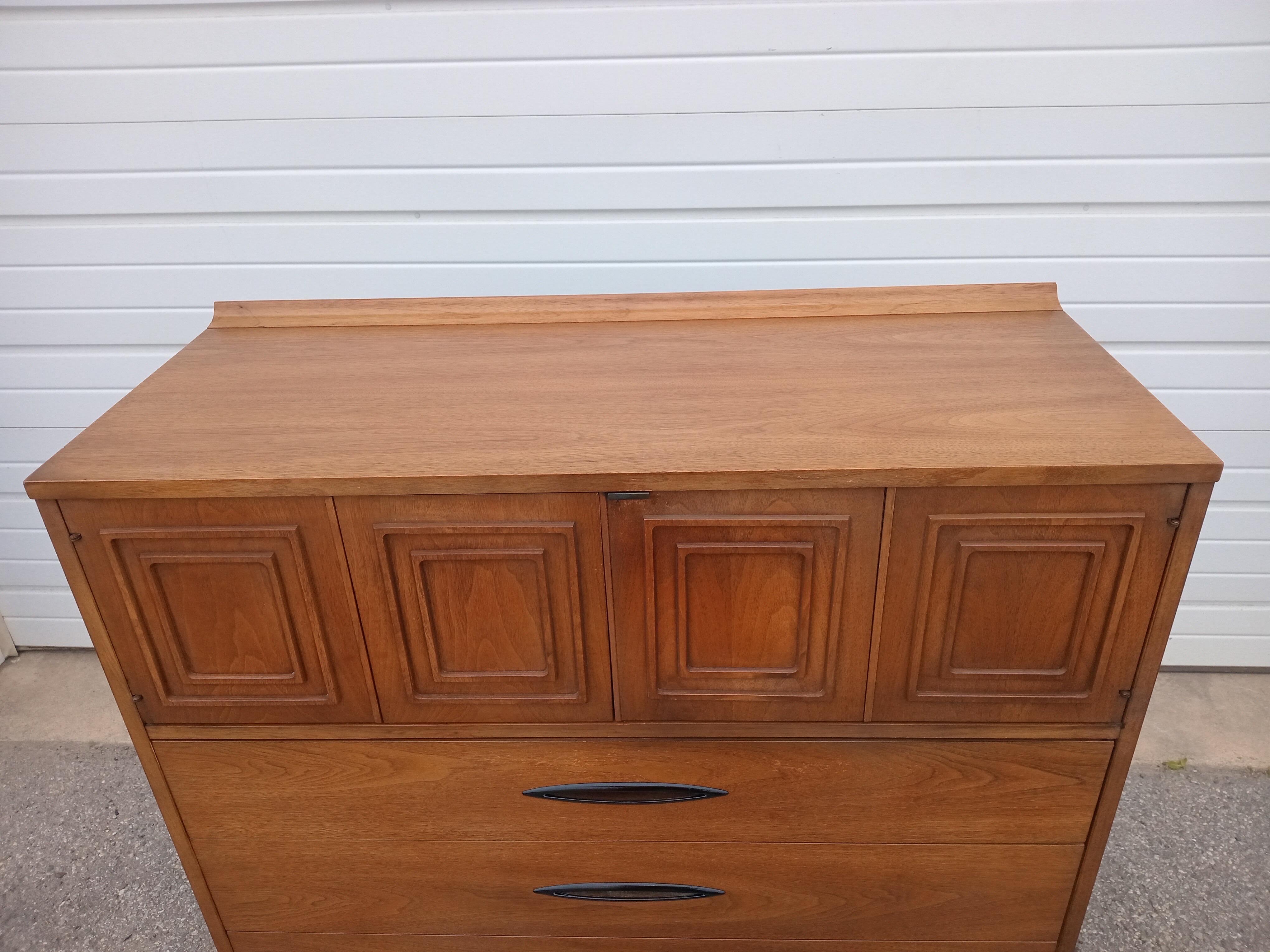 Walnut Mid-Century Modern Broyhill Premier Sculptra Tall Chest of Drawers For Sale