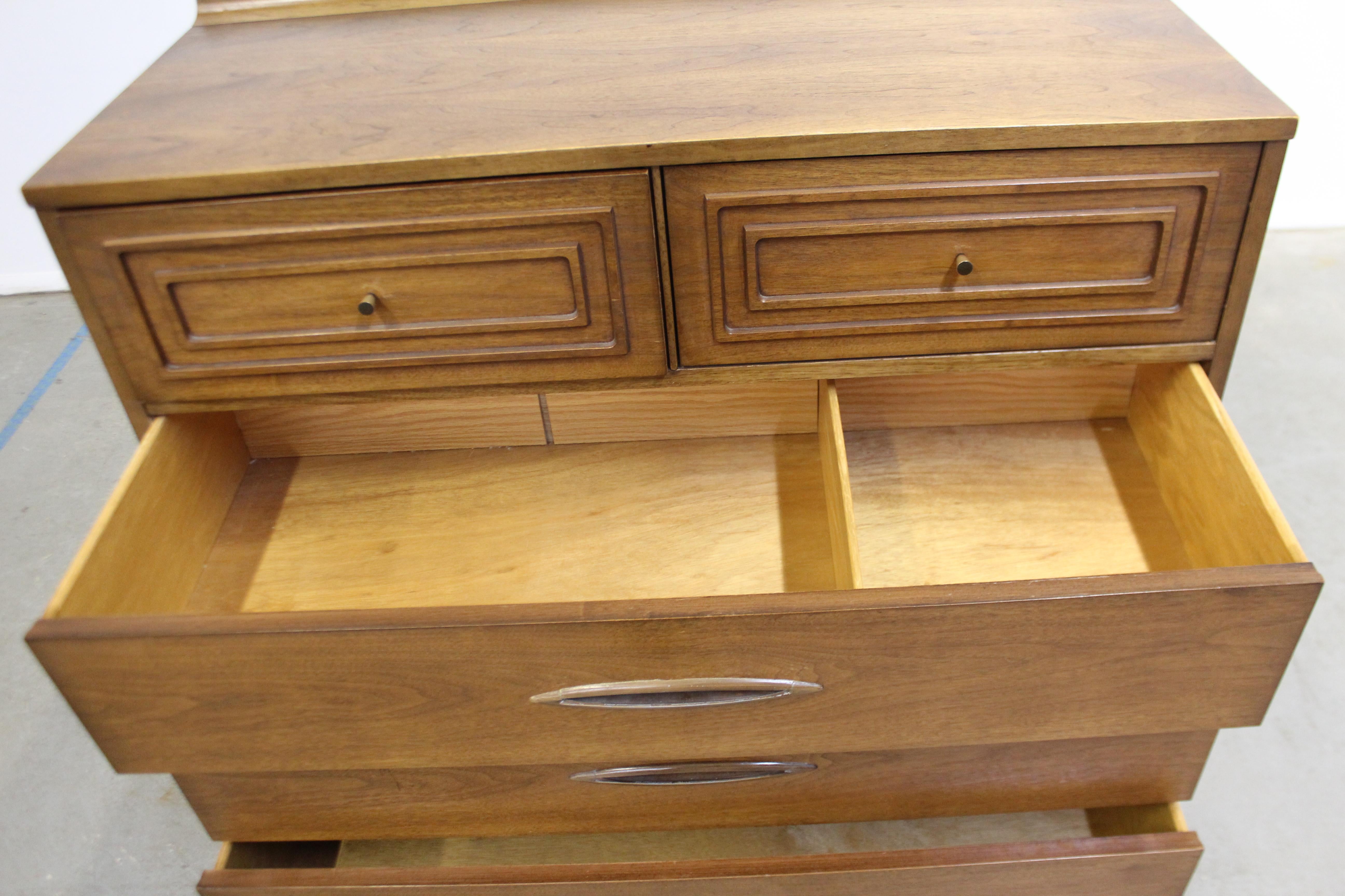 Mid-Century Modern Broyhill Premier Sculptra Tall Chest of Drawers In Fair Condition In Wilmington, DE