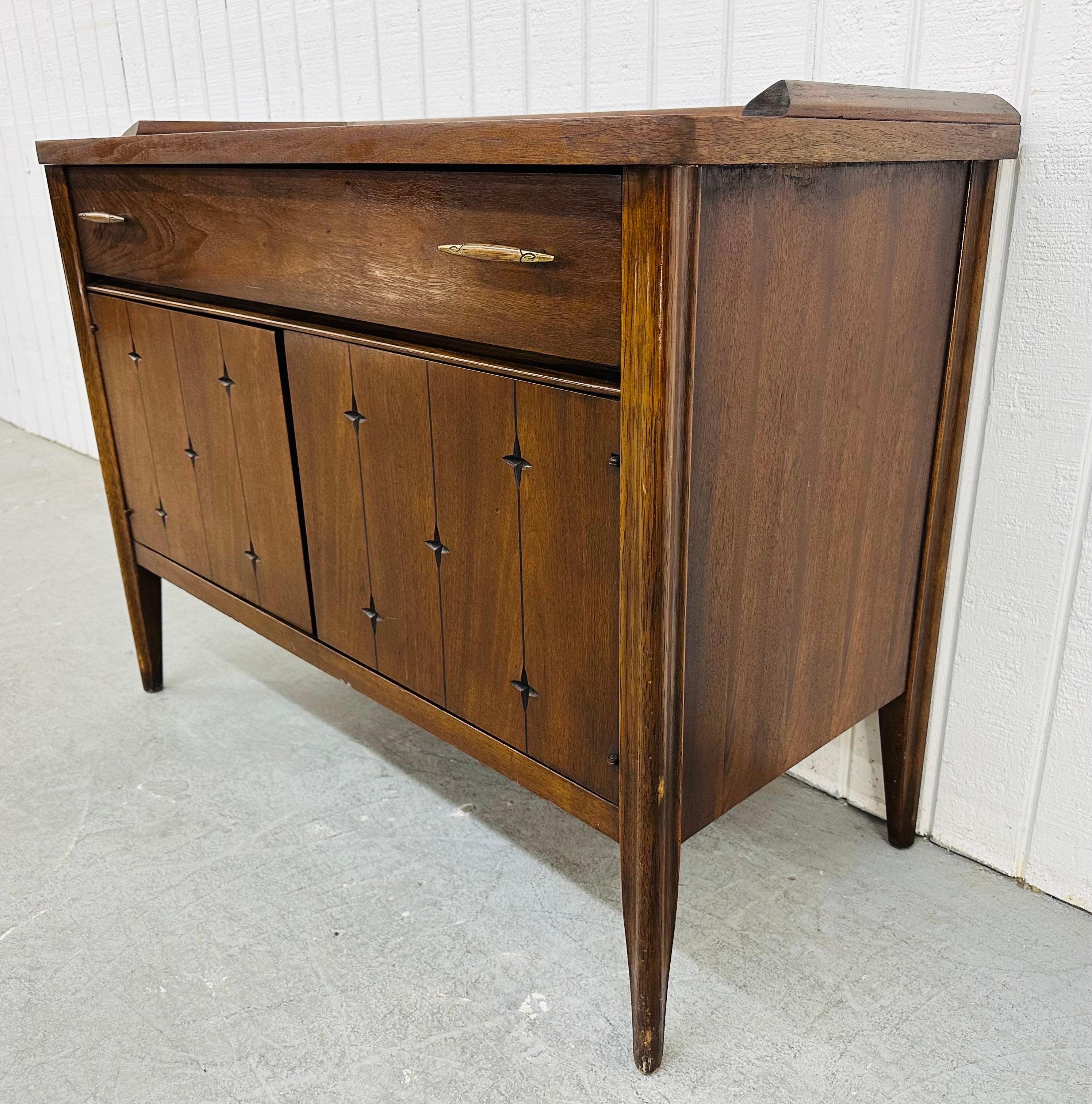 This listing is for a Mid-Century Modern Broyhill Saga Server. Featuring a straight, rectangular top with trim, single drawer with original hardware, two cabinet doors with Saga stars that open up to storage space, modern legs, and a beautiful