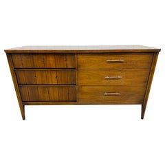 The Moderns Modernity Broyhill Commode en noyer Saga