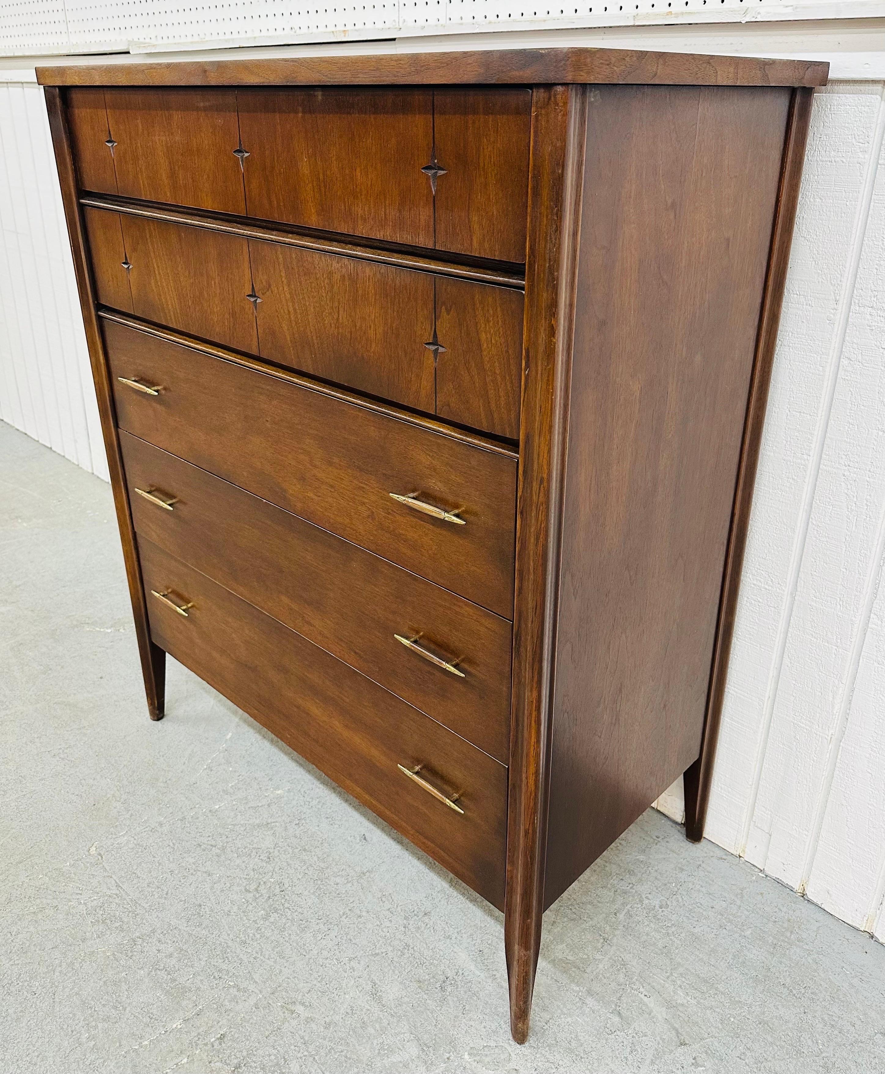 This listing is for a Mid-Century Modern Broyhill Saga Walnut High Chest. Featuring a straight line design, two top drawers with the iconic Saga stars carved in, three larger bottom drawers with the original hardware, and a beautiful walnut finish!