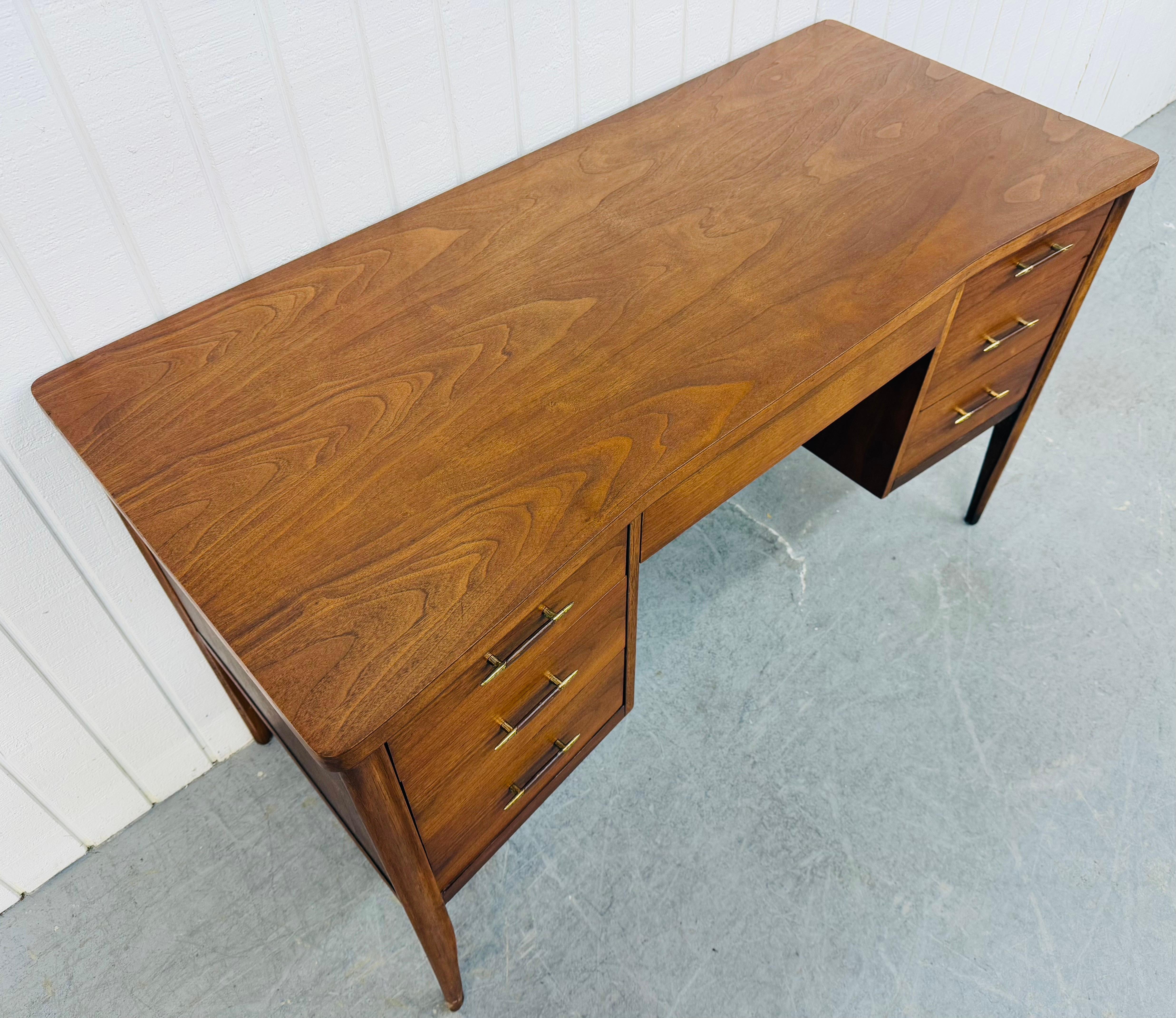 Mid-Century Modern Broyhill Saga Walnut Writing Desk In Good Condition In Clarksboro, NJ
