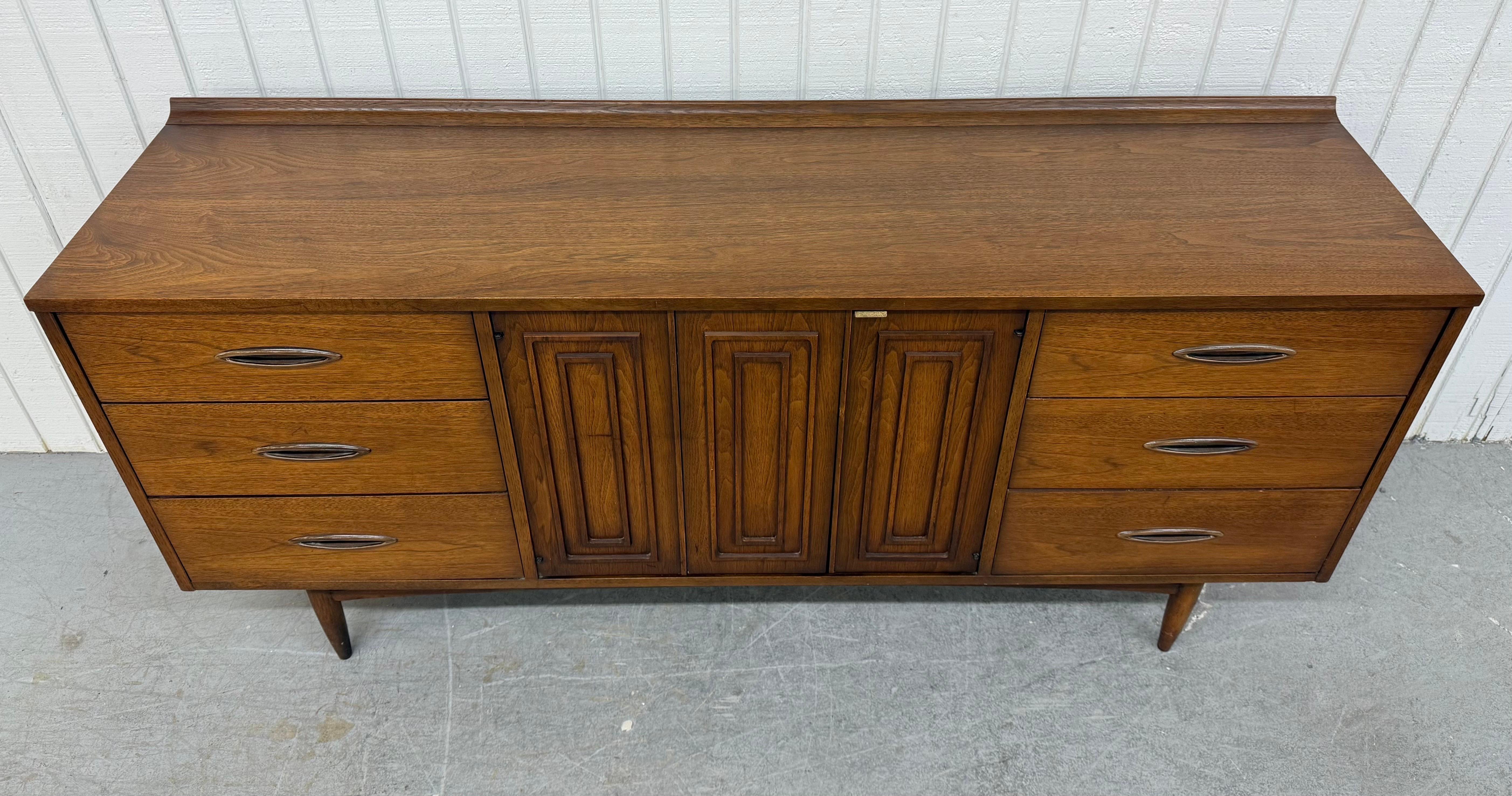 20th Century Mid-Century Modern Broyhill Sculptra Walnut 9-Drawer Dresser For Sale