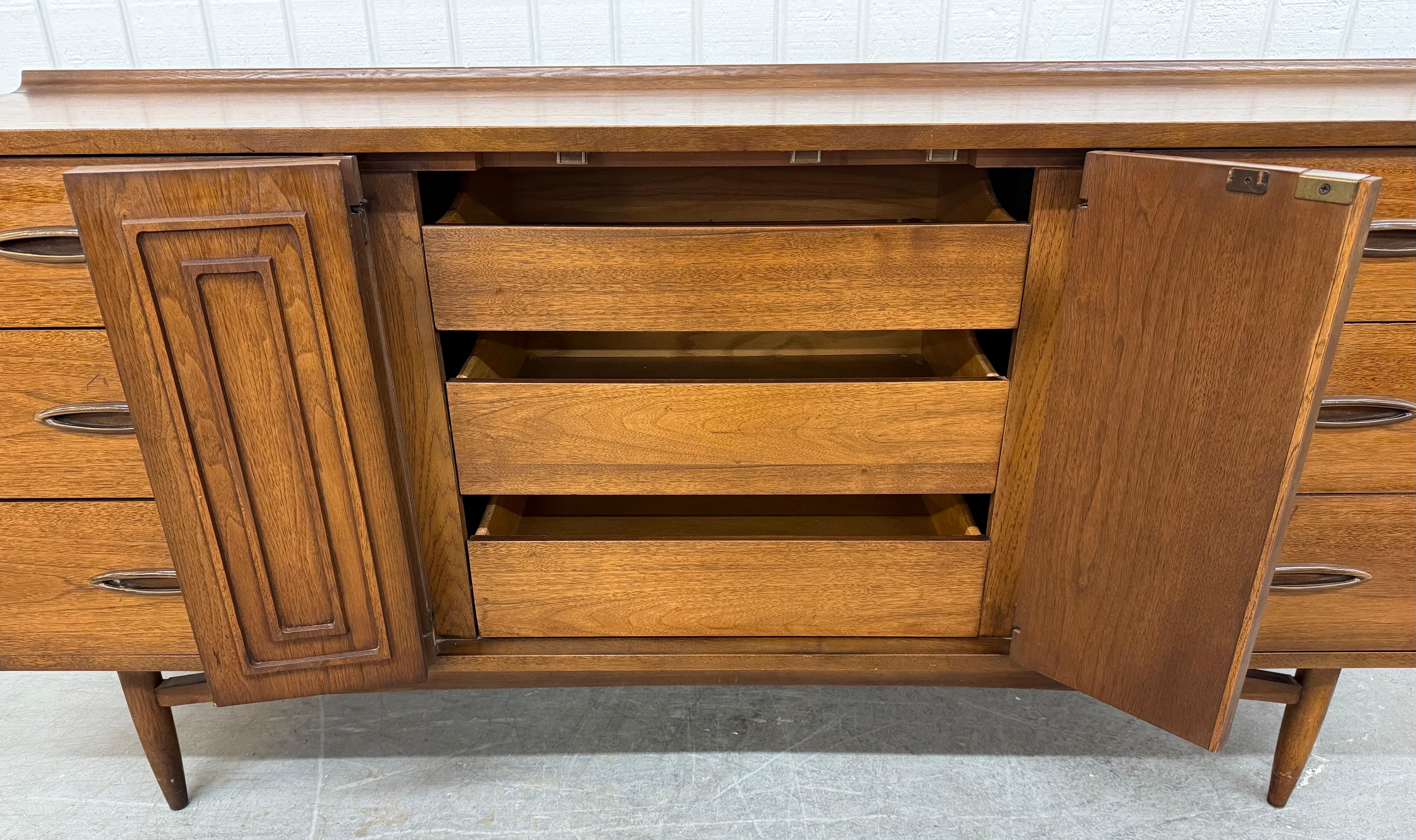 Mid-Century Modern Broyhill Sculptra Walnut 9-Drawer Dresser For Sale 2