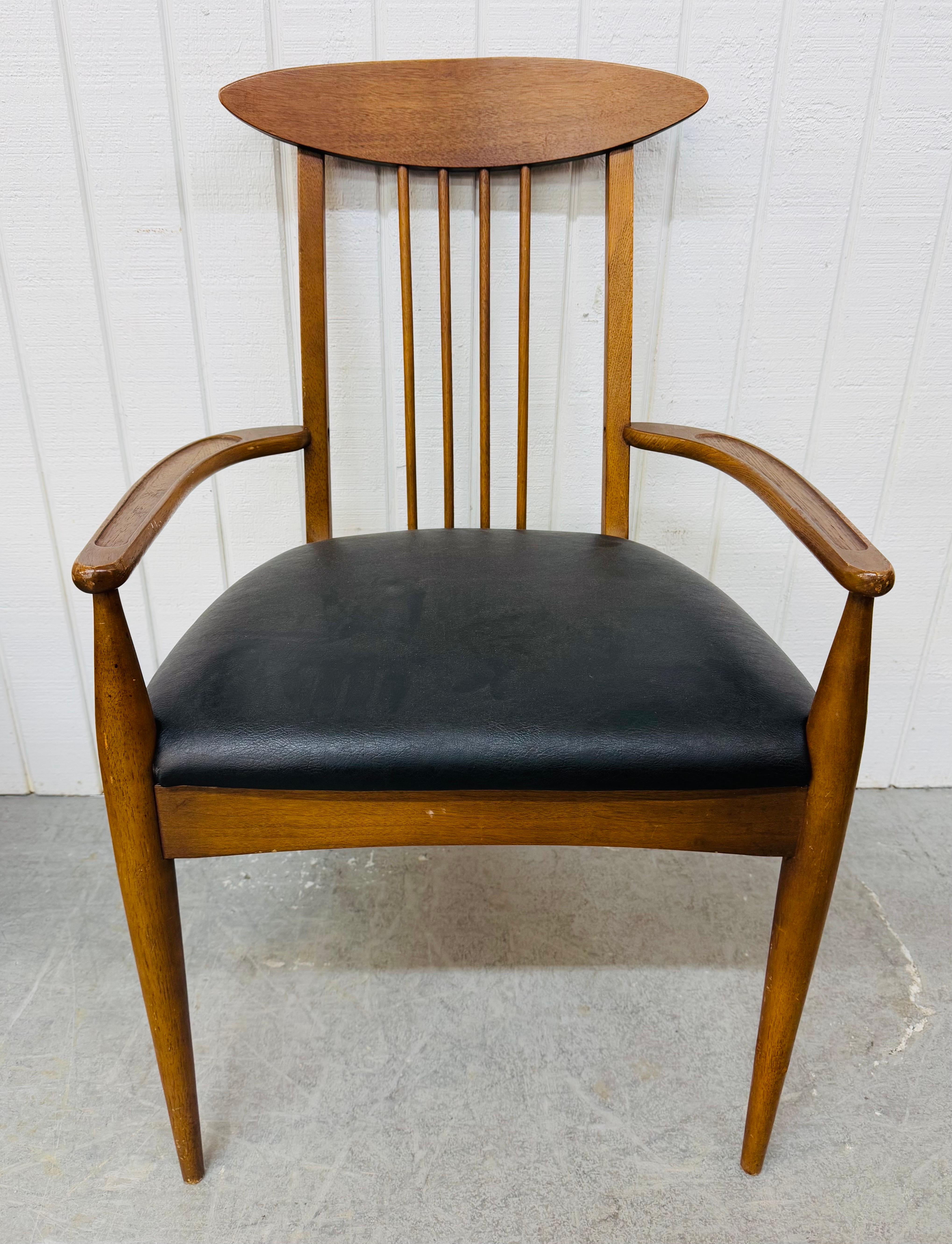 Esszimmerstühle aus Nussbaumholz mit Broyhill-Skulptur, Mid-Century Modern, 6er-Set (amerikanisch) im Angebot