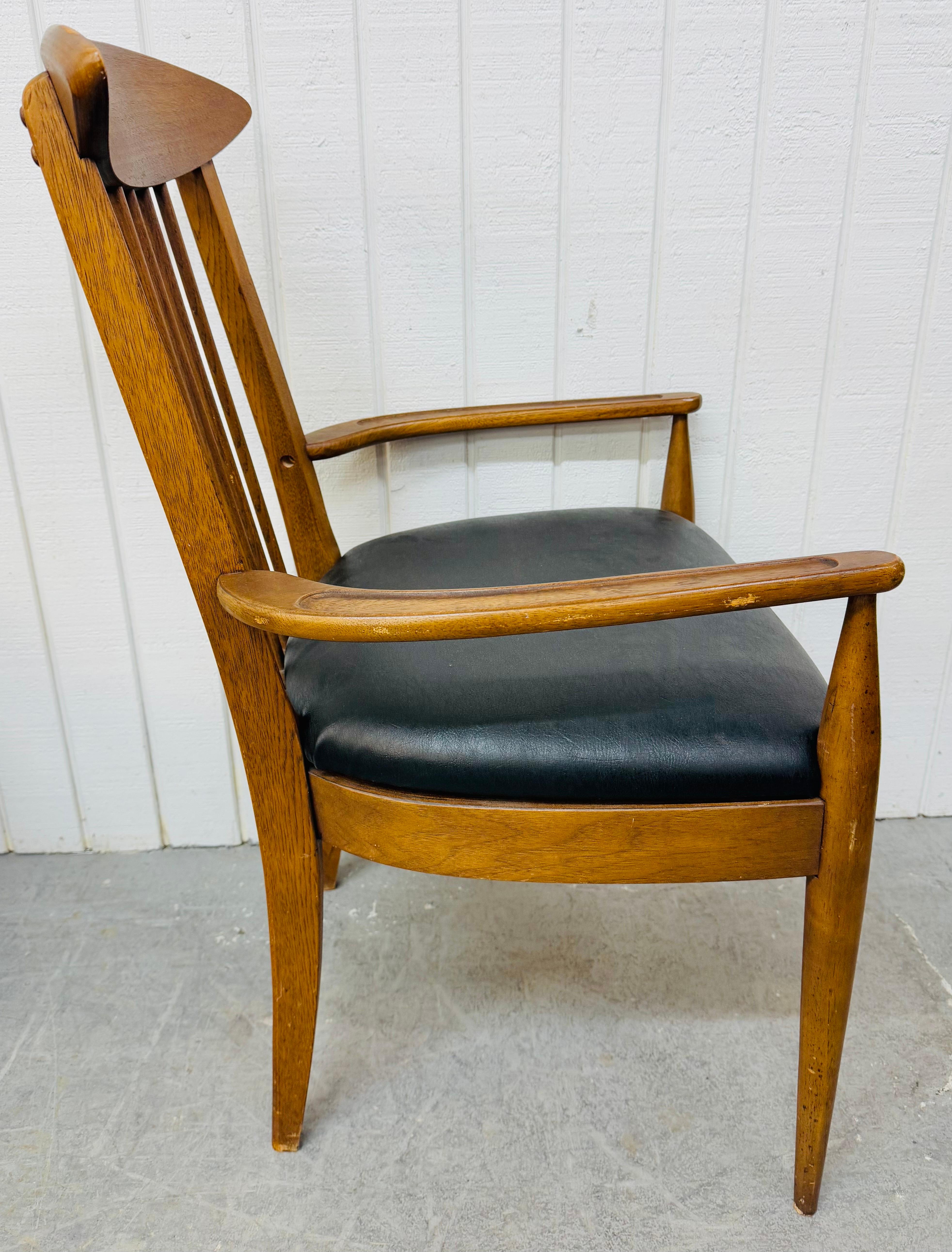 Esszimmerstühle aus Nussbaumholz mit Broyhill-Skulptur, Mid-Century Modern, 6er-Set im Zustand „Gut“ im Angebot in Clarksboro, NJ