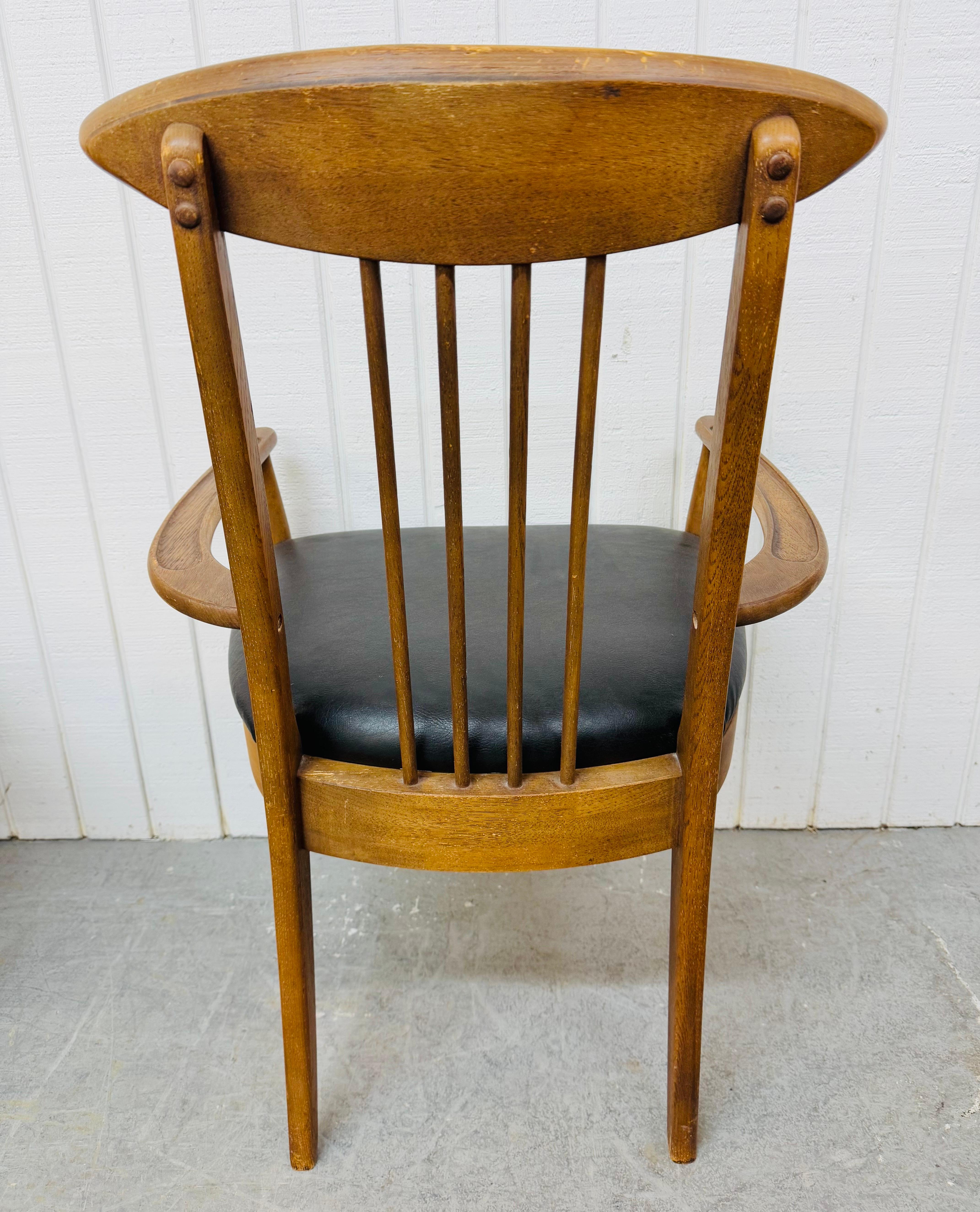 Esszimmerstühle aus Nussbaumholz mit Broyhill-Skulptur, Mid-Century Modern, 6er-Set (20. Jahrhundert) im Angebot