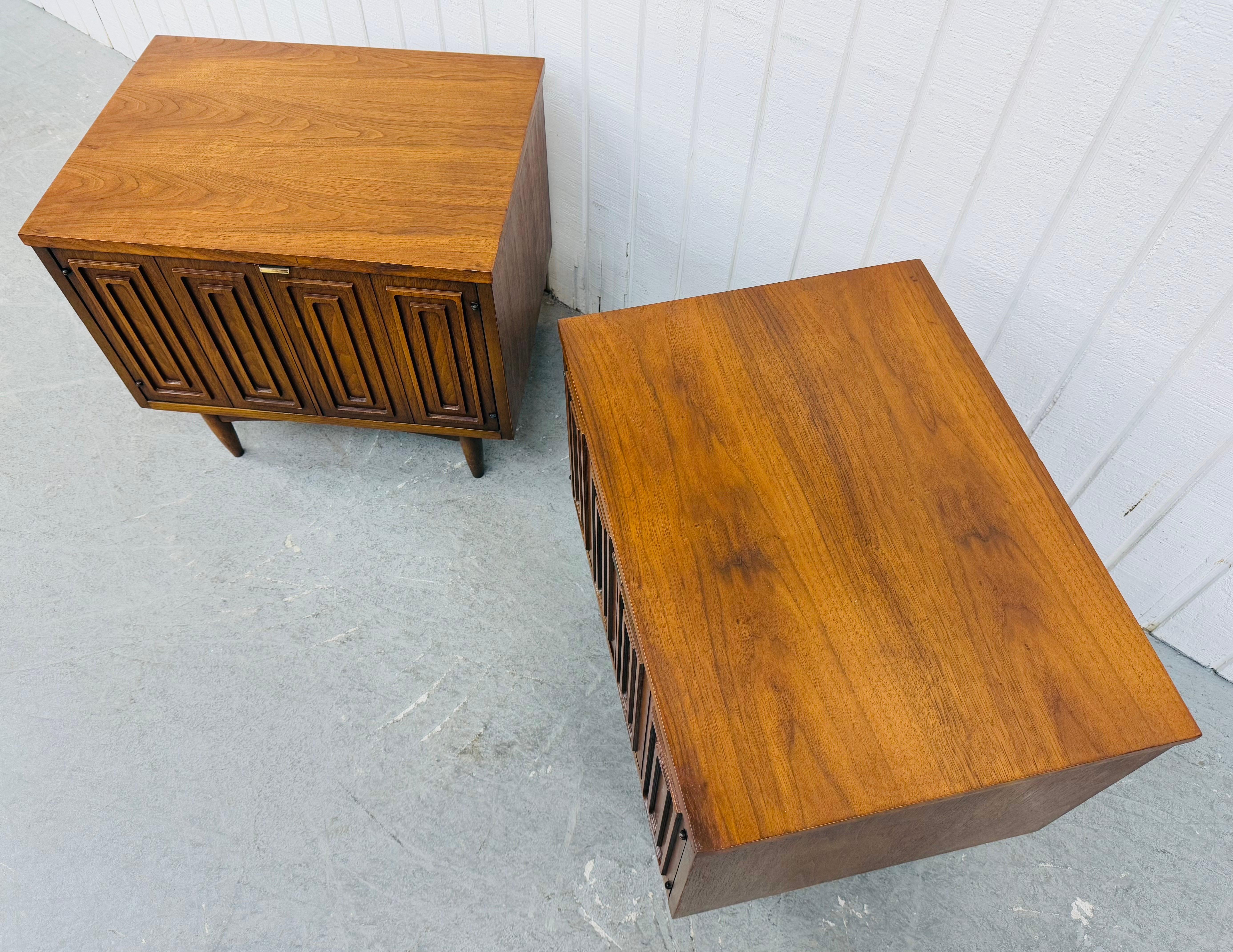 Wood Mid-Century Modern Broyhill Sculptra Walnut Nightstands - Set of 2 For Sale