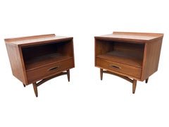 Mid-Century Modern Broyhill Sculptra Walnut Nightstands - Set of 2 - Refinished!