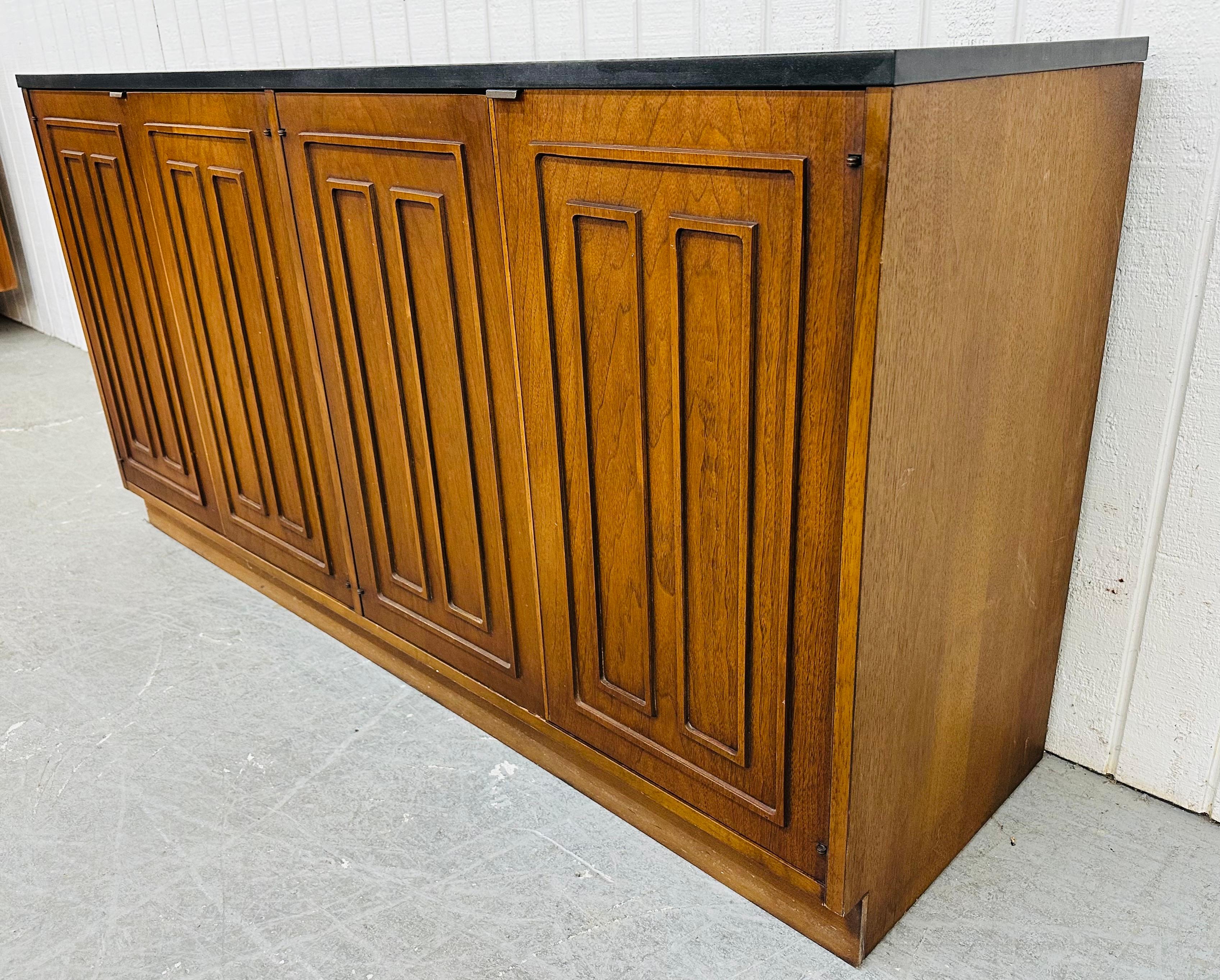 Mid-Century Modern Broyhill Sculptra Walnut Sideboard In Good Condition In Clarksboro, NJ