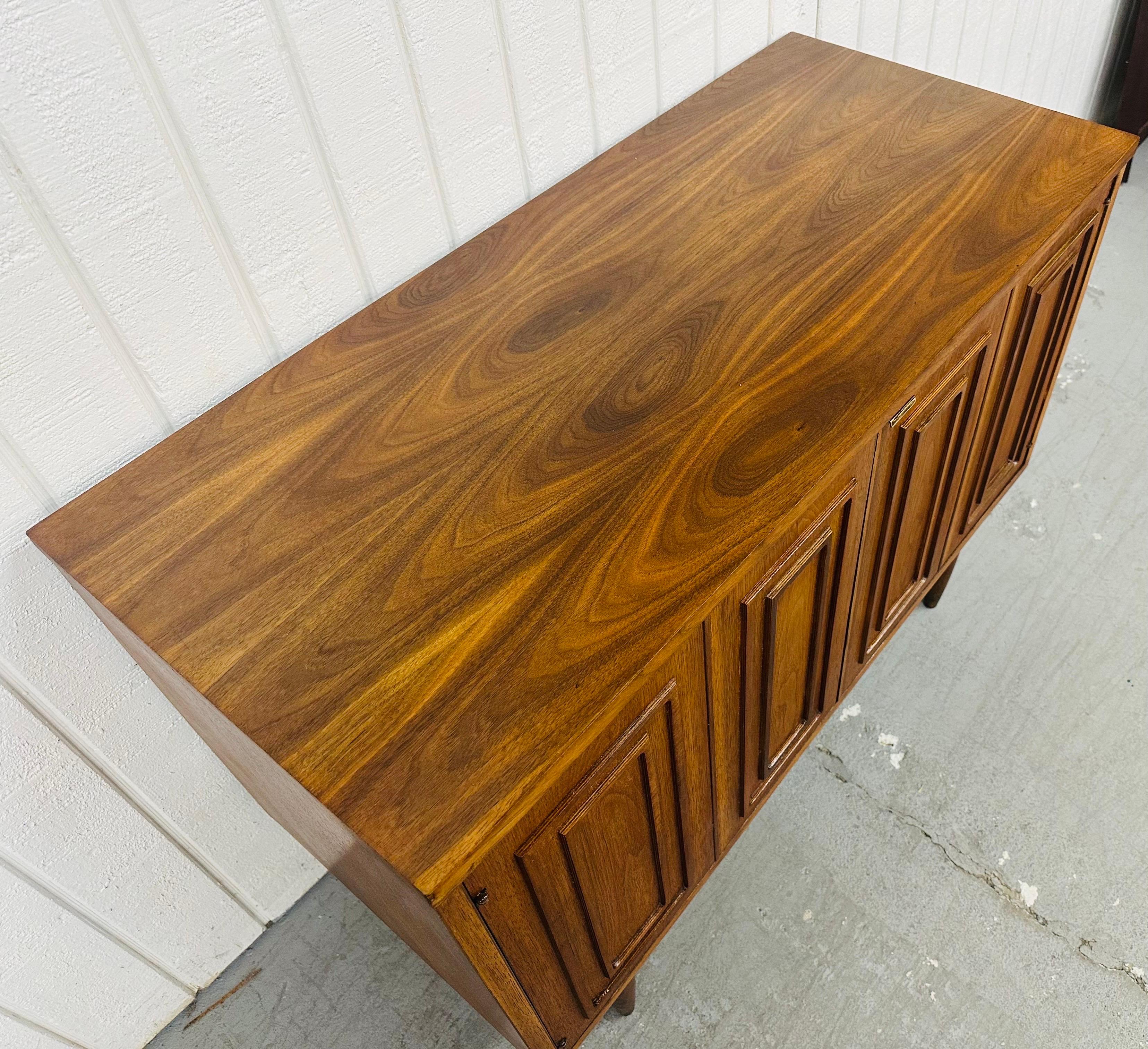 Mid-Century Modern Broyhill Sculptra Walnut Storage Cabinet In Good Condition In Clarksboro, NJ