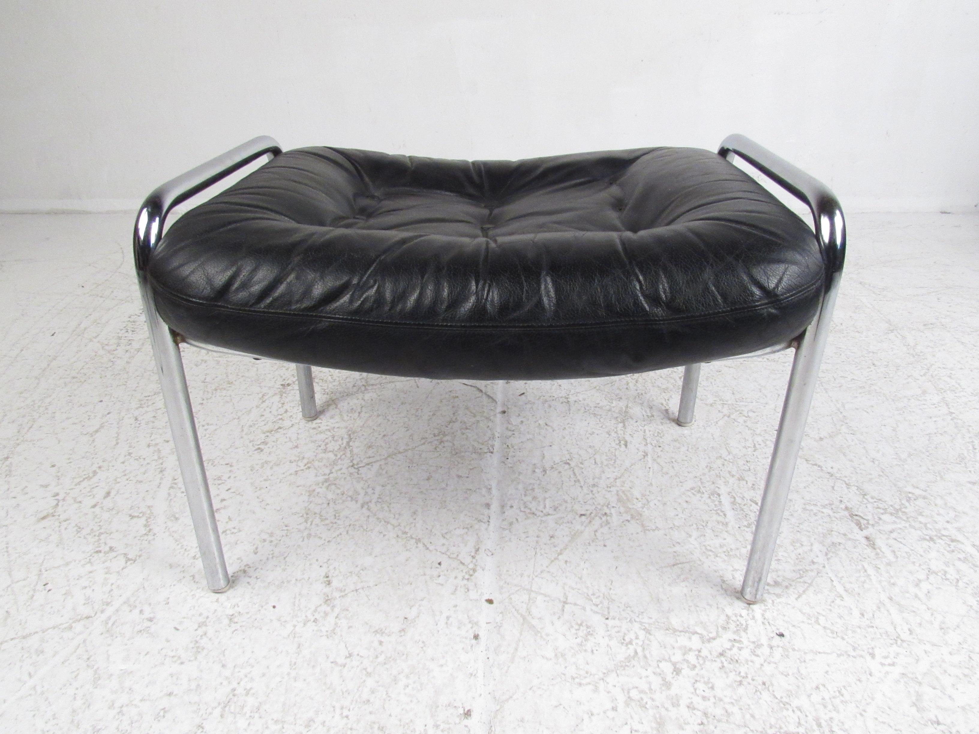 Mid-Century Modern Bruno Mathsson Loungesessel und Ottomane von DUX (Metall) im Angebot