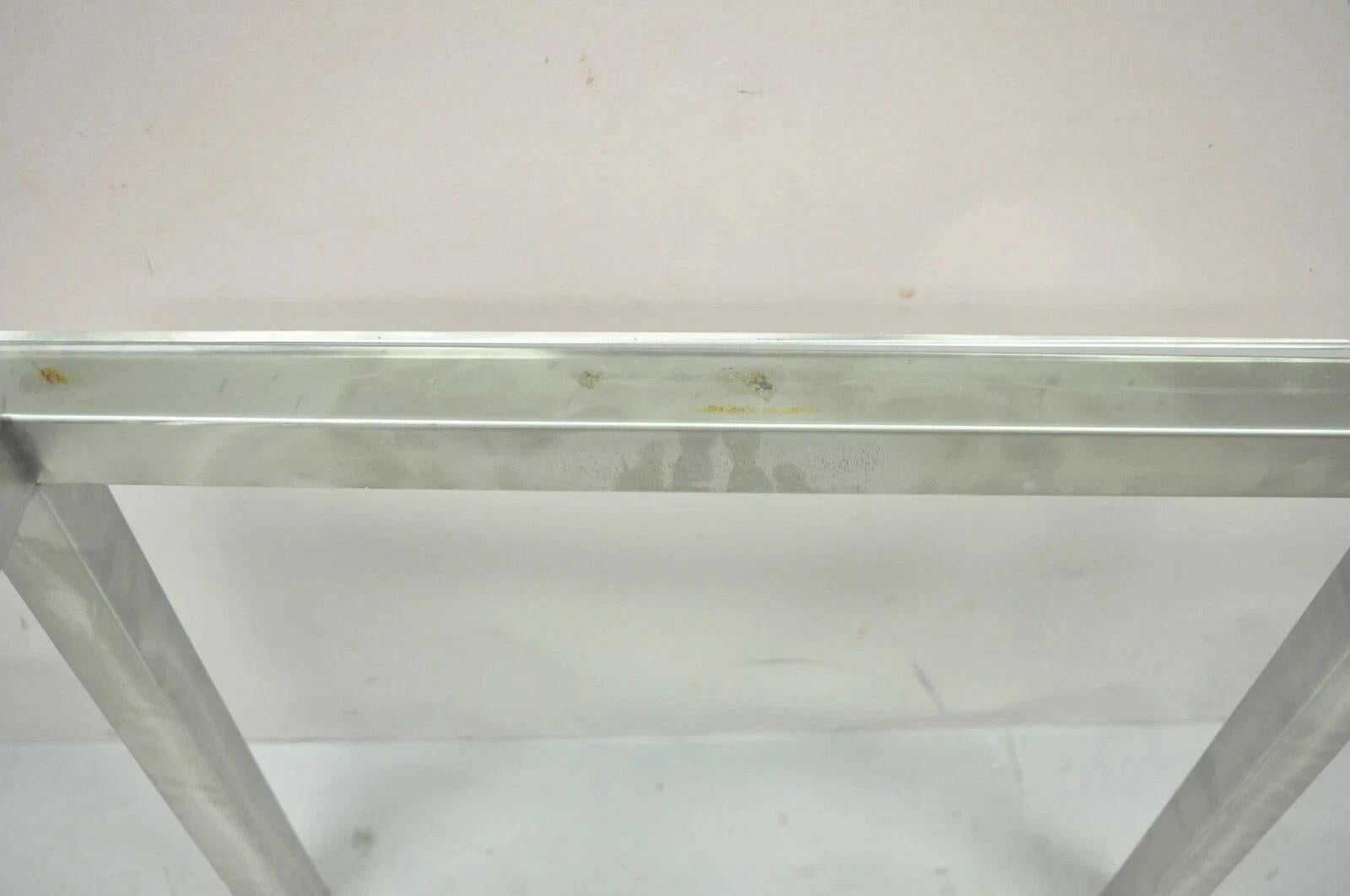 Métal Table d'appoint en métal brossé avec plateau en verre, style Milo Baughman, du milieu du siècle dernier en vente