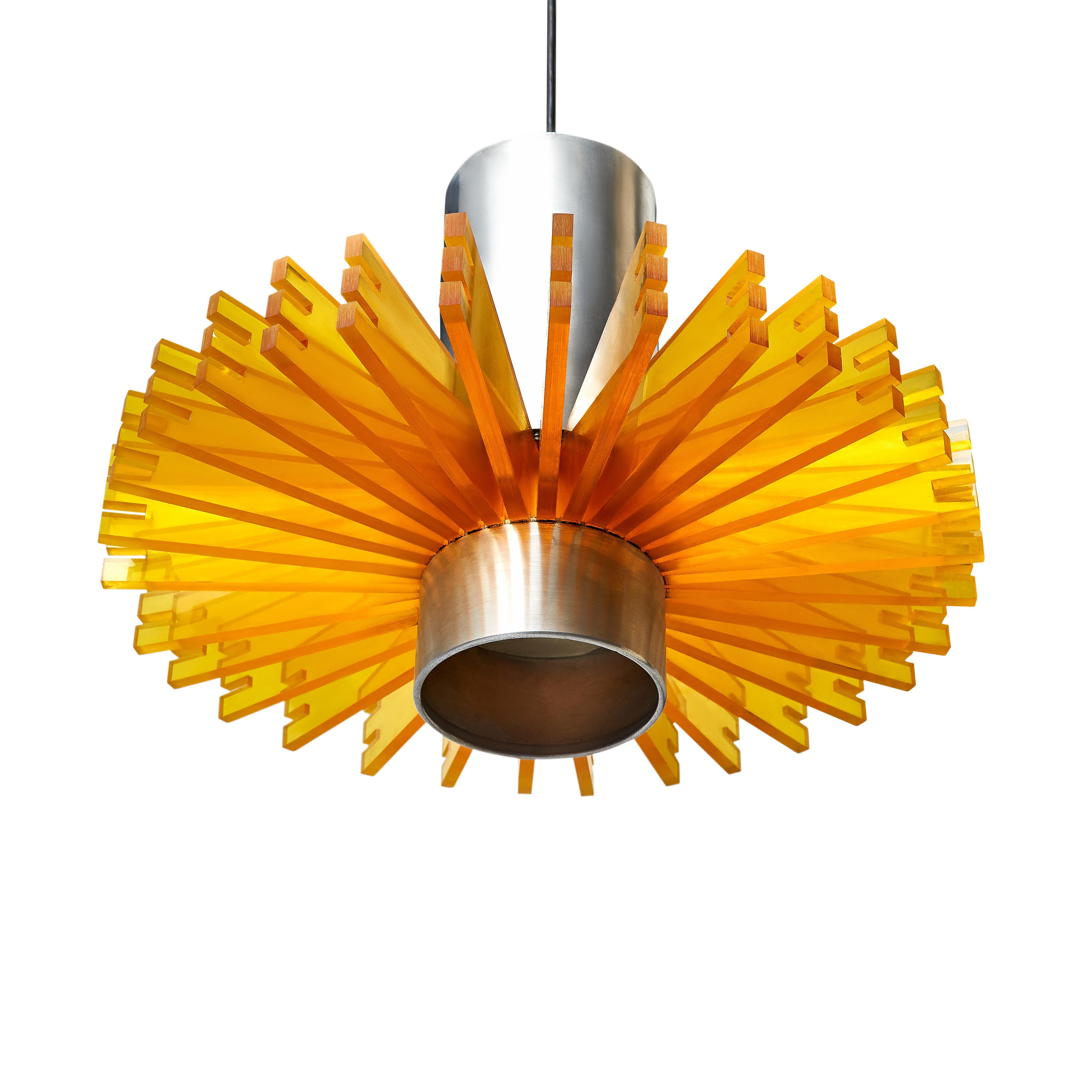 Mid-Century moderno Lampada a sospensione moderna di metà secolo in acciaio spazzolato e acrilico in vendita