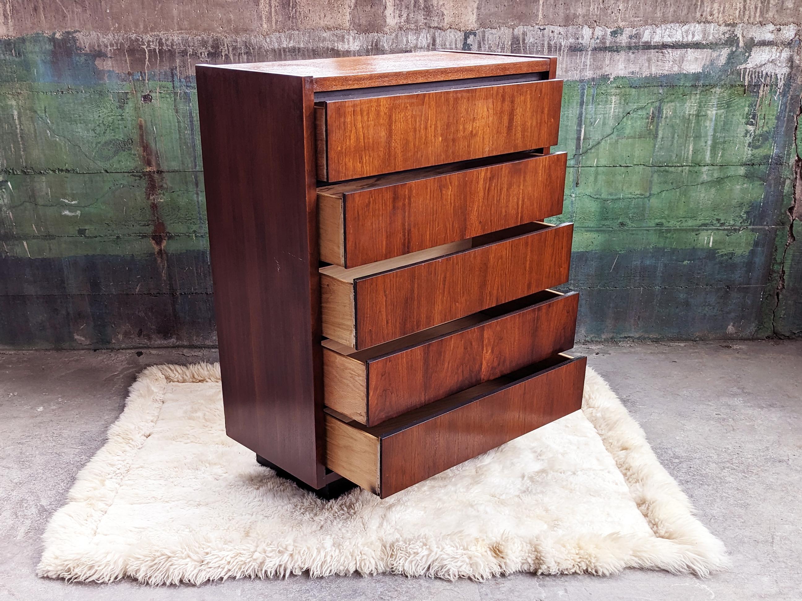 Mid-Century Modern Meubles de Lane Furniture Modernity Brutalist 1970 Tallboy Dresser Storage en vente