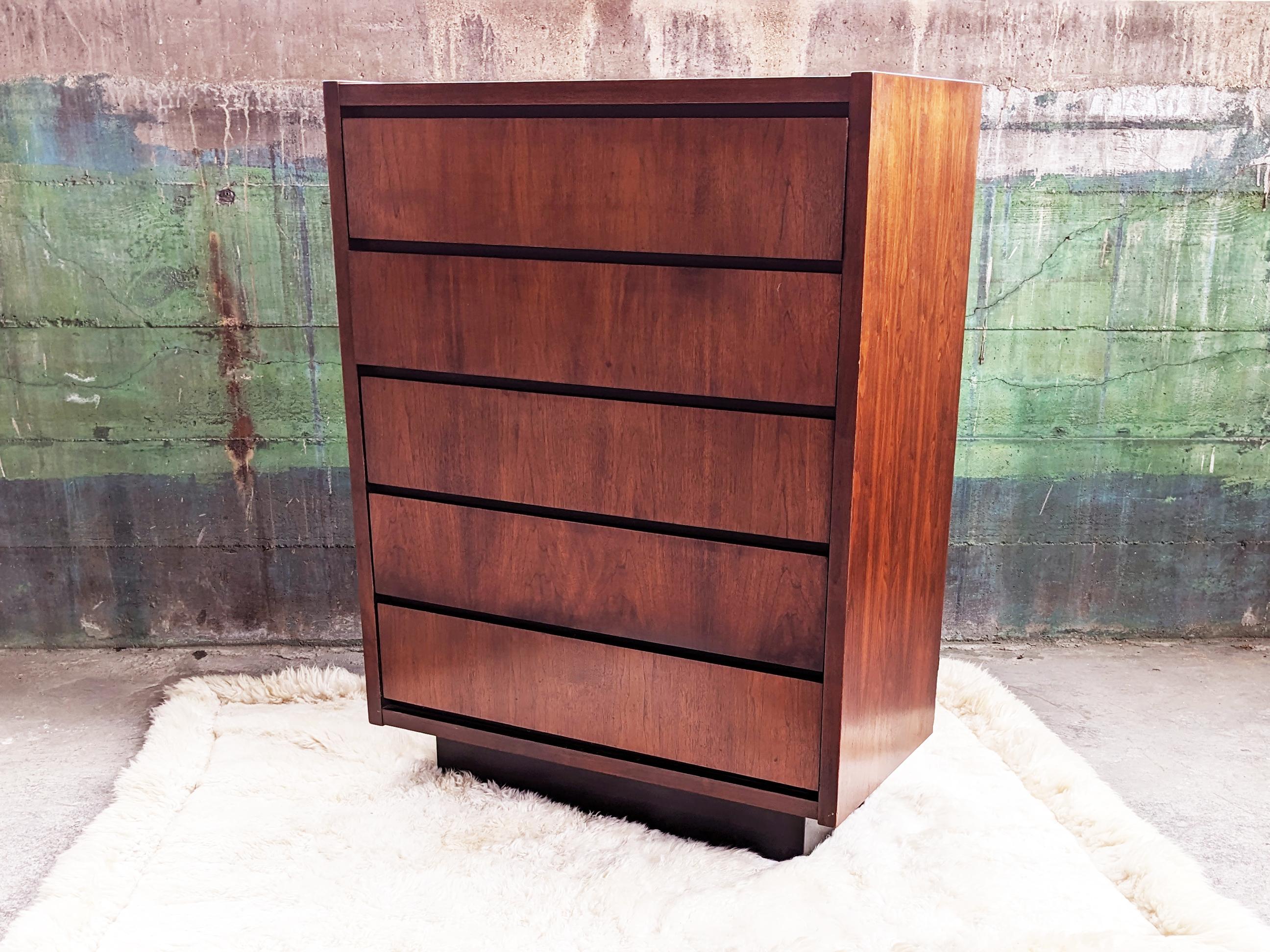 Mid-Century Modern Lane Furniture Brutalist 1970s Tallboy Dresser Storage In Good Condition For Sale In Madison, WI