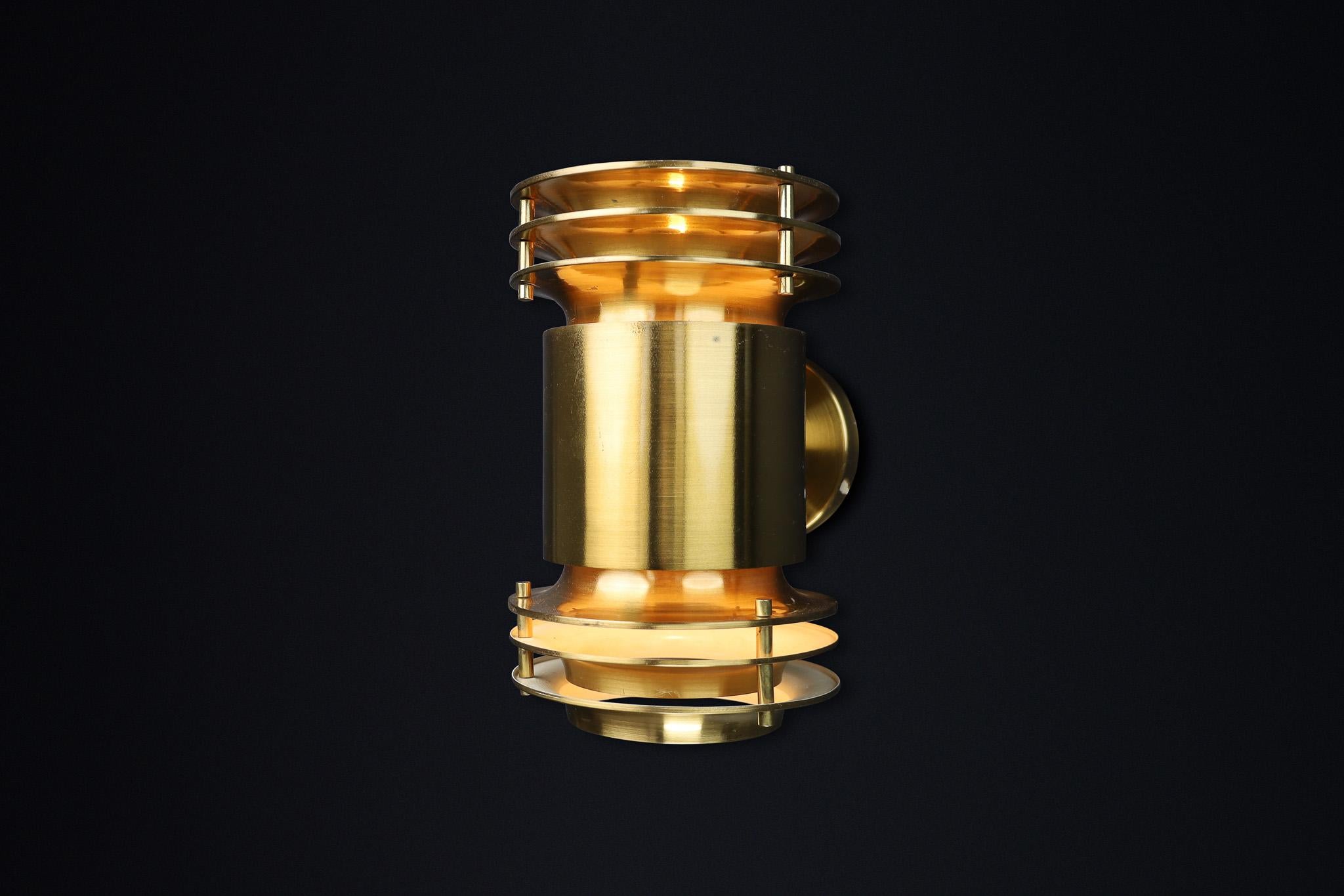 Mid-Century Modern Brutalist Brass Wall Sconce, Prague 1960s For Sale 5