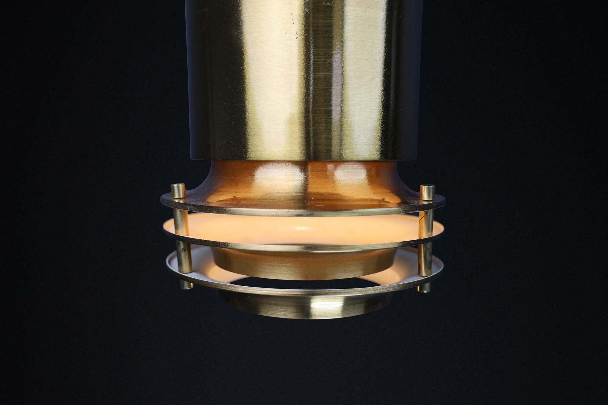 Mid-Century Modern Brutalist Brass Wall Sconce, Prague 1960s For Sale 6