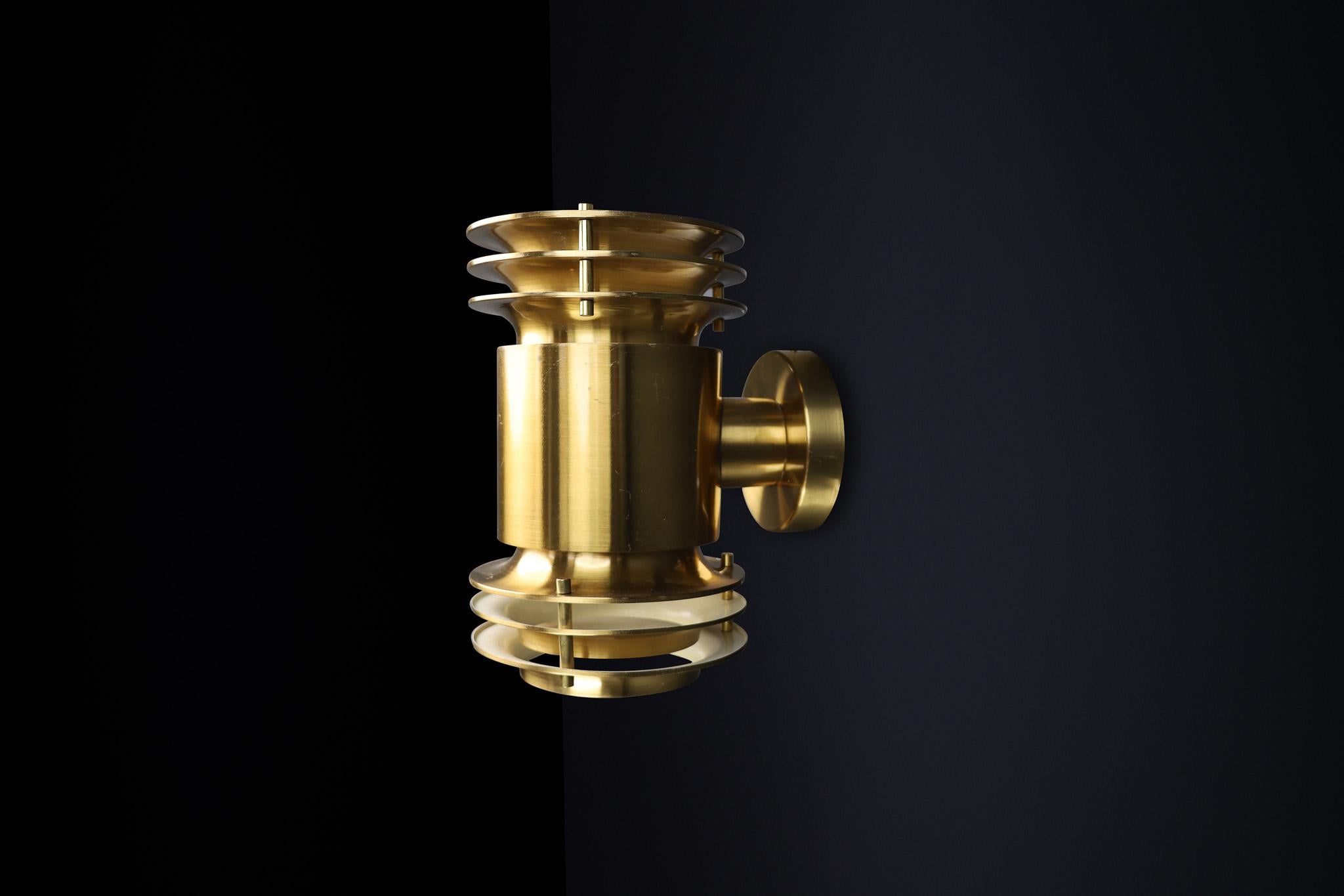 Mid-Century Modern Brutalist Brass Wall Sconce, Prague 1960s For Sale 2