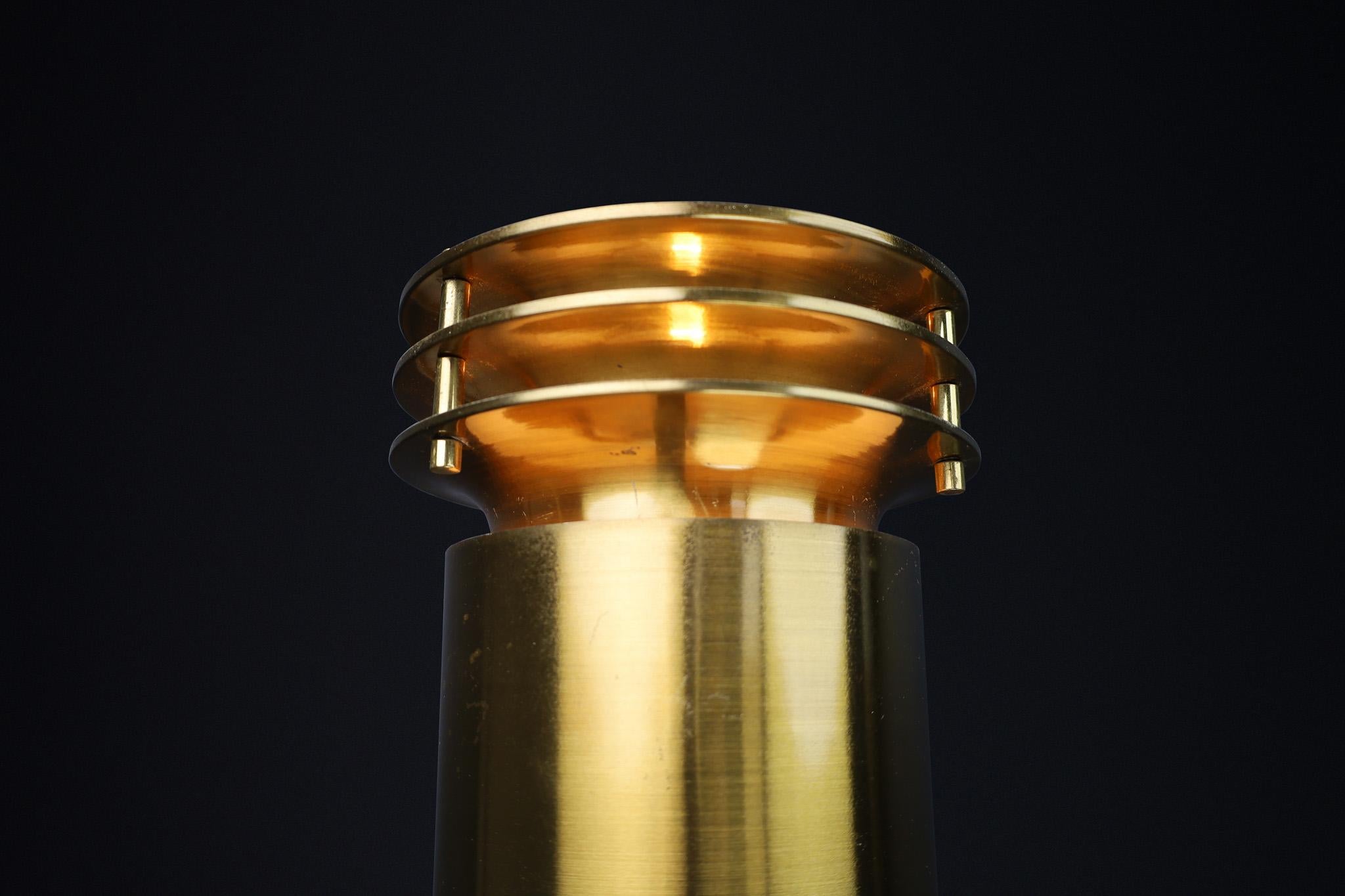 Mid-Century Modern Brutalist Brass Wall Sconce, Prague 1960s For Sale 4